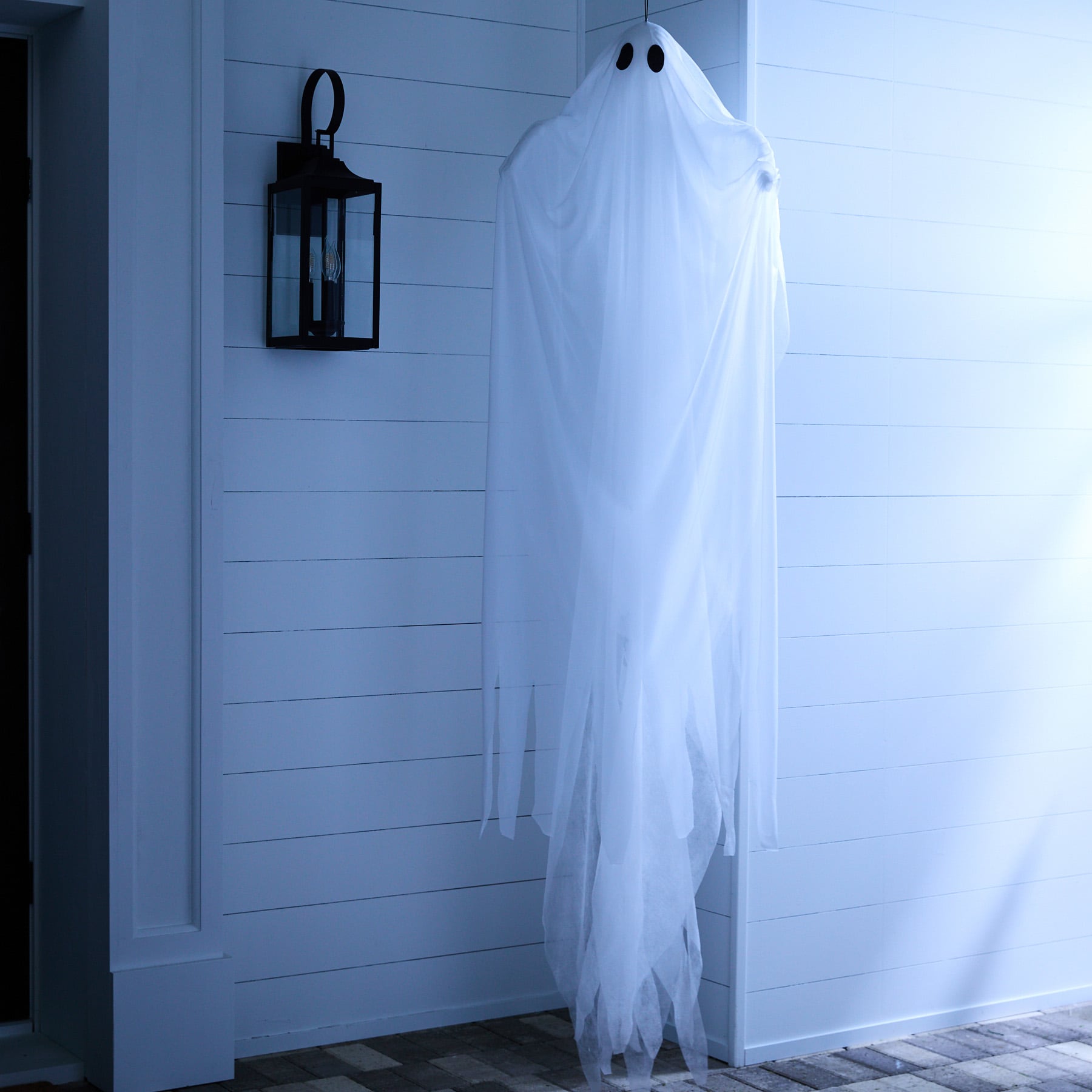 White Floating Ghost, 7'