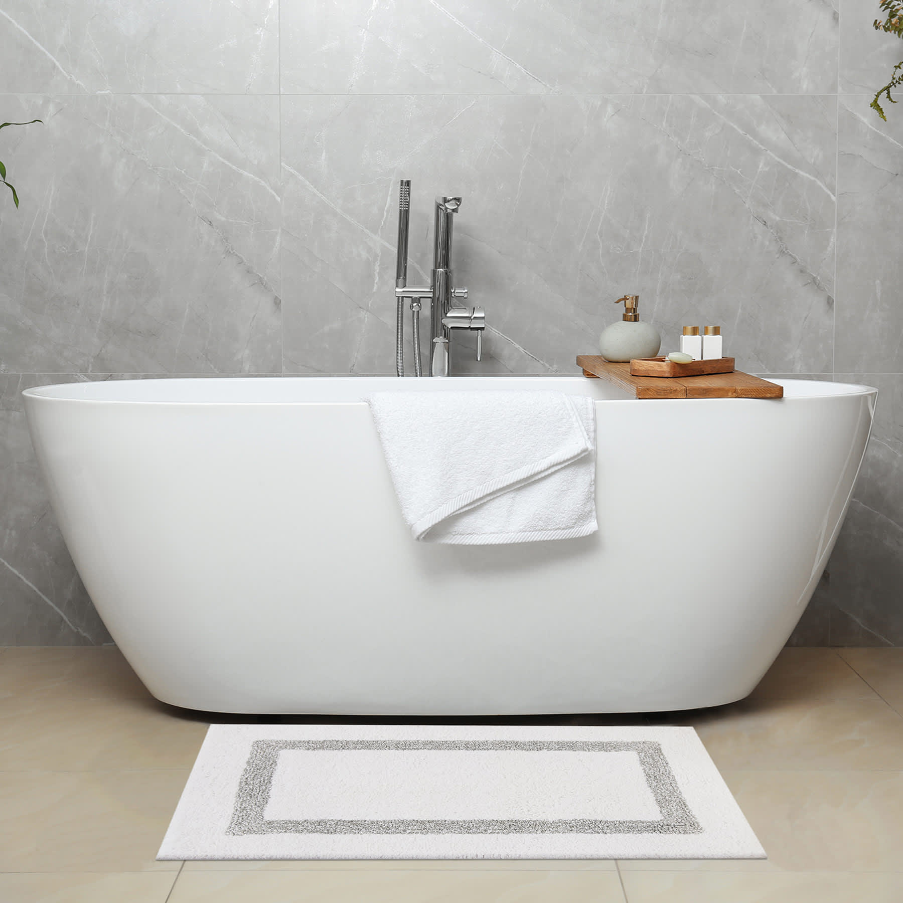 Providence Racetrack Grey Bath Rug, 20x30