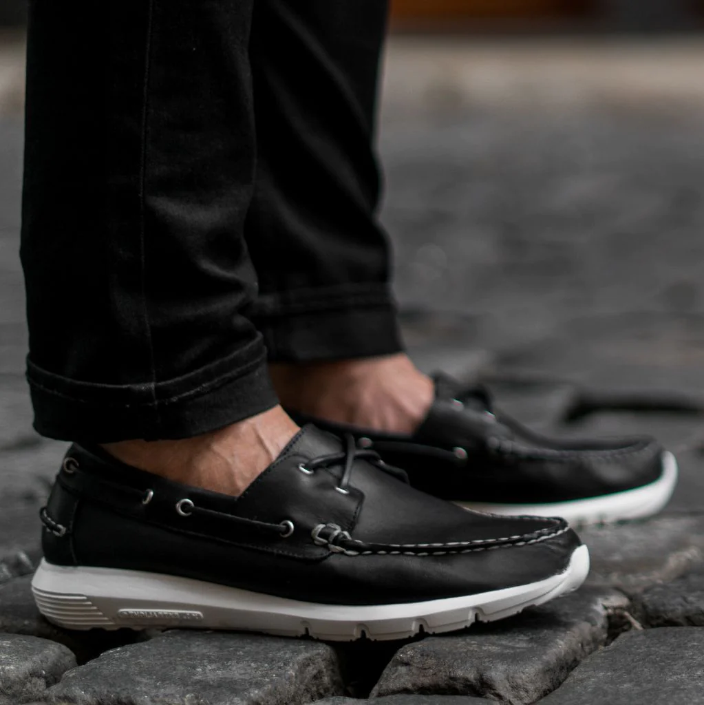 Handsewn Runner | Black - Thursday Boots