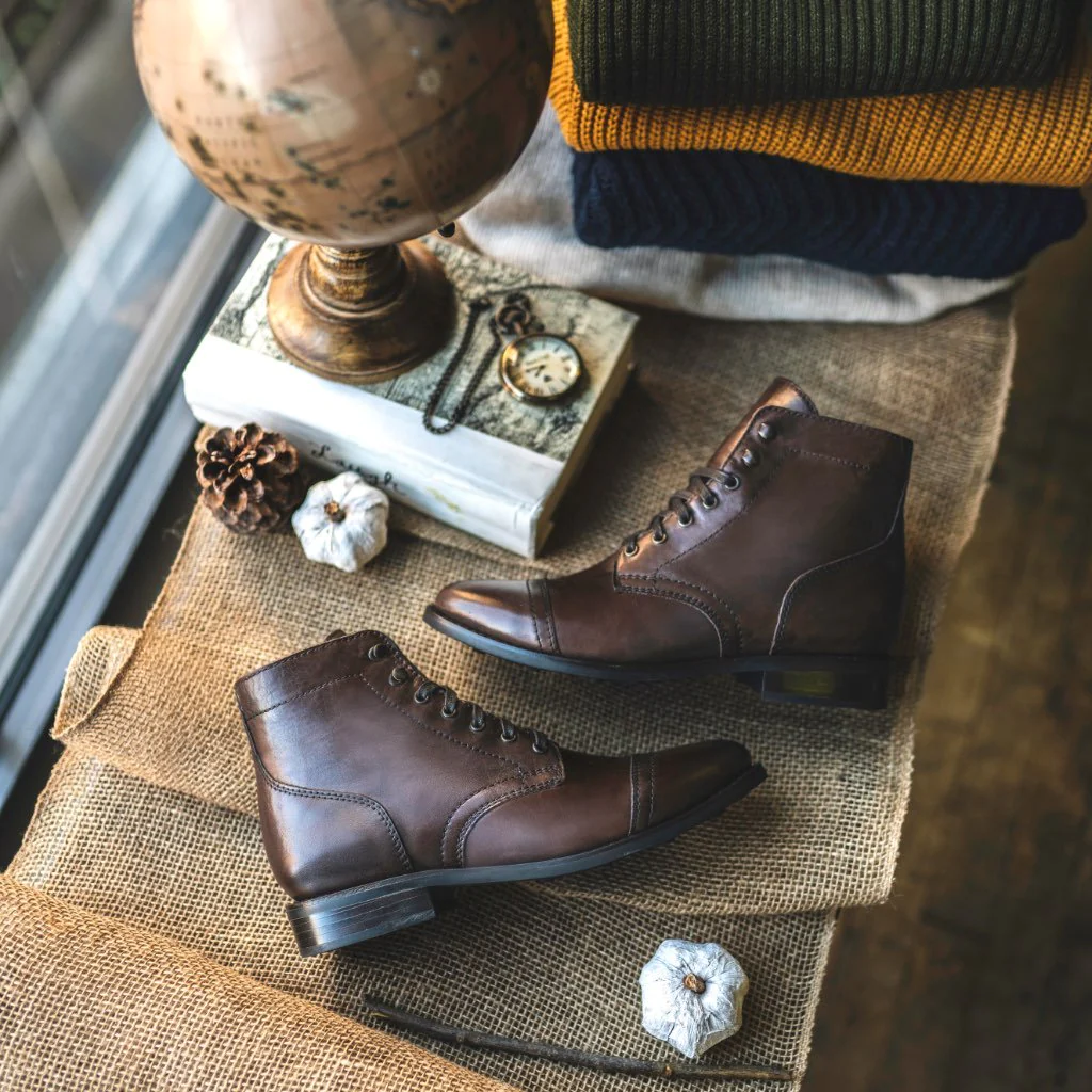 Captain | Old English - Thursday Boots