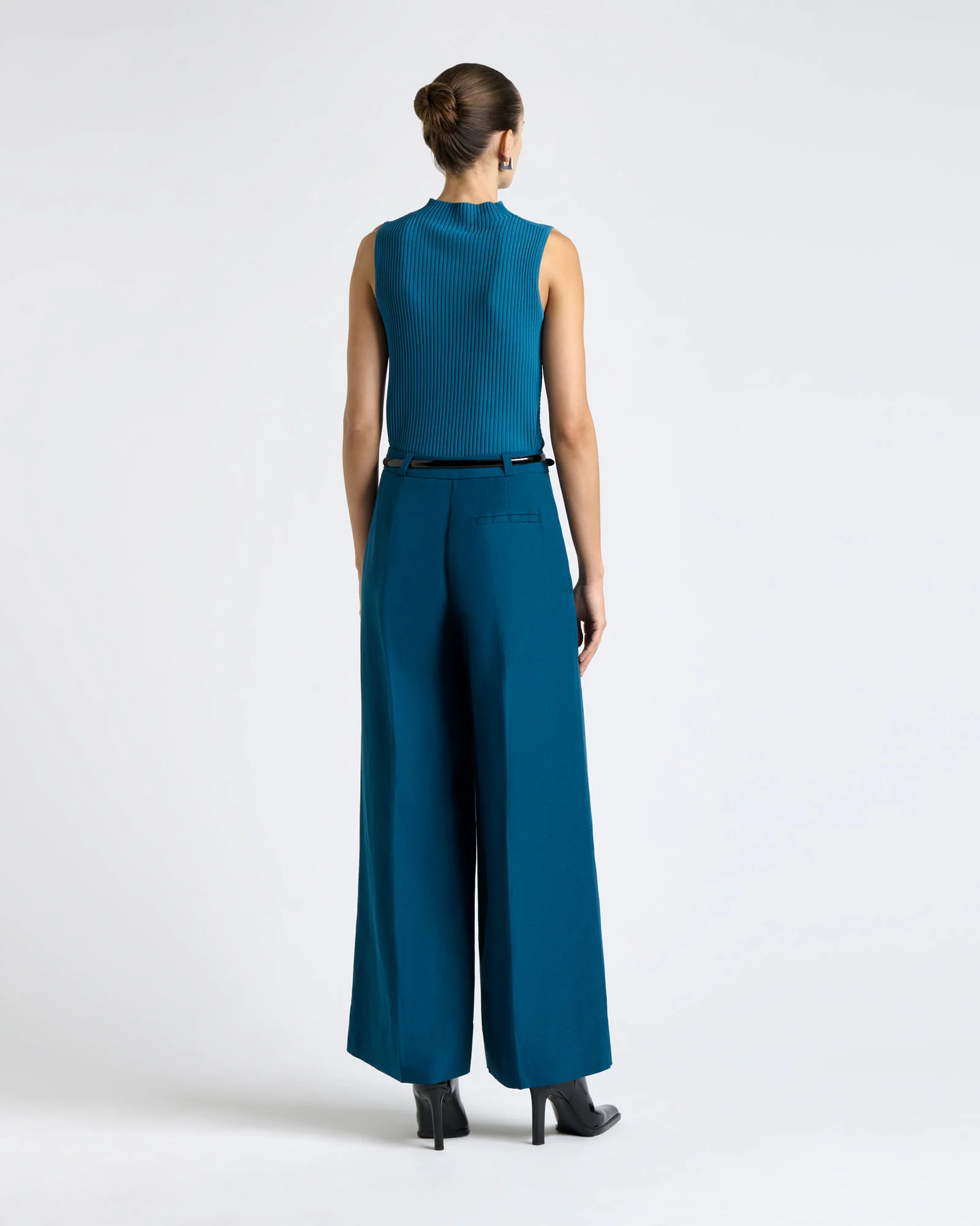 Linen Blend Cropped Leg Pant