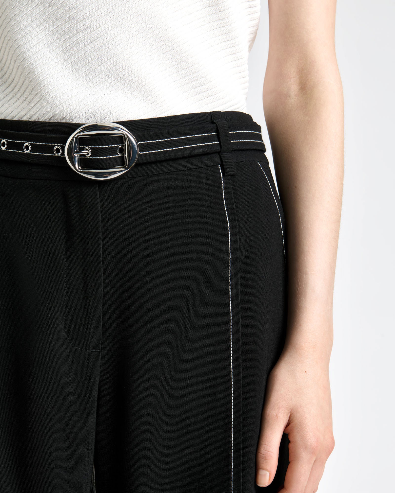 Top Stitched Cropped Pant