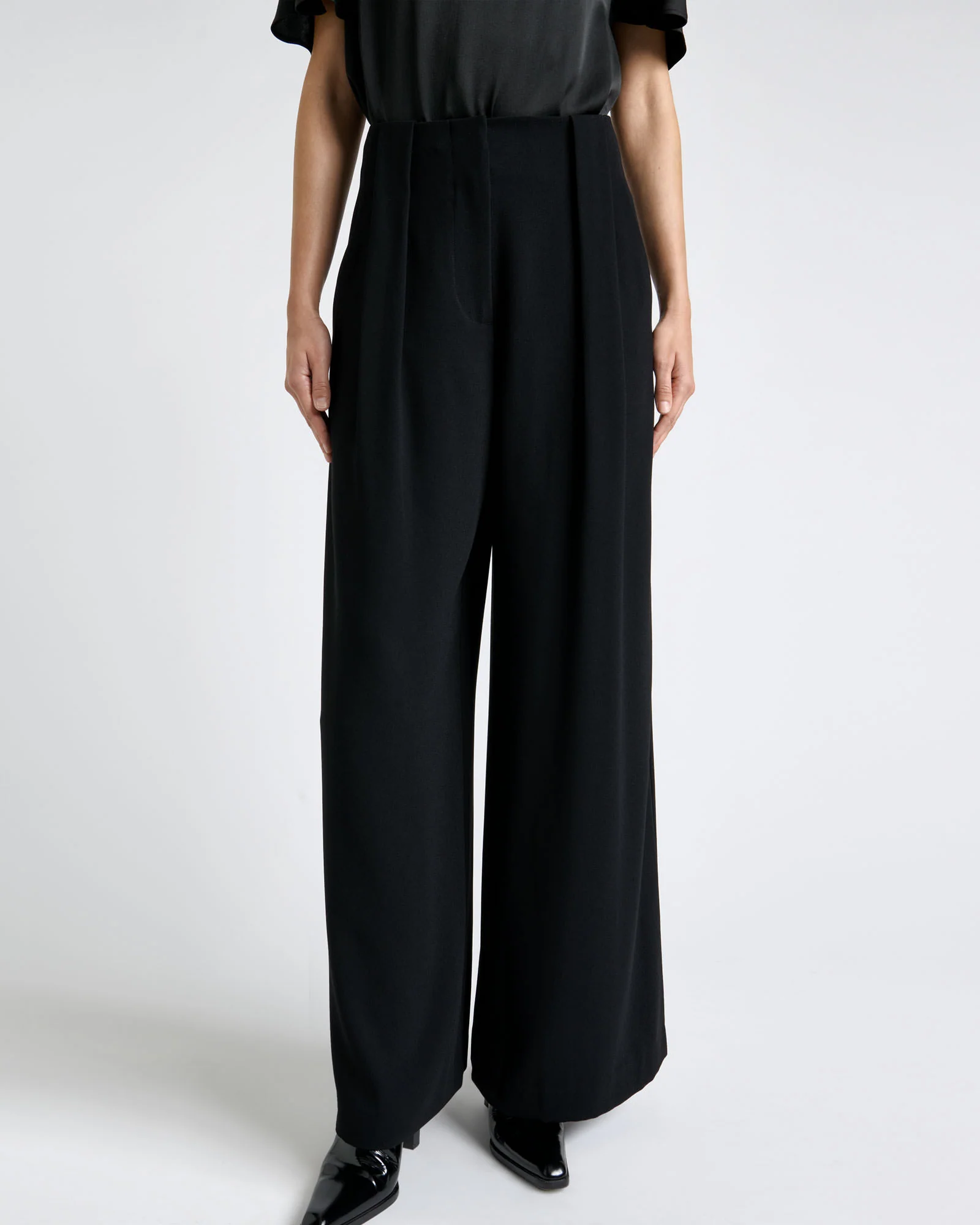 Recycled Crepe Pleated Wide Leg Pant