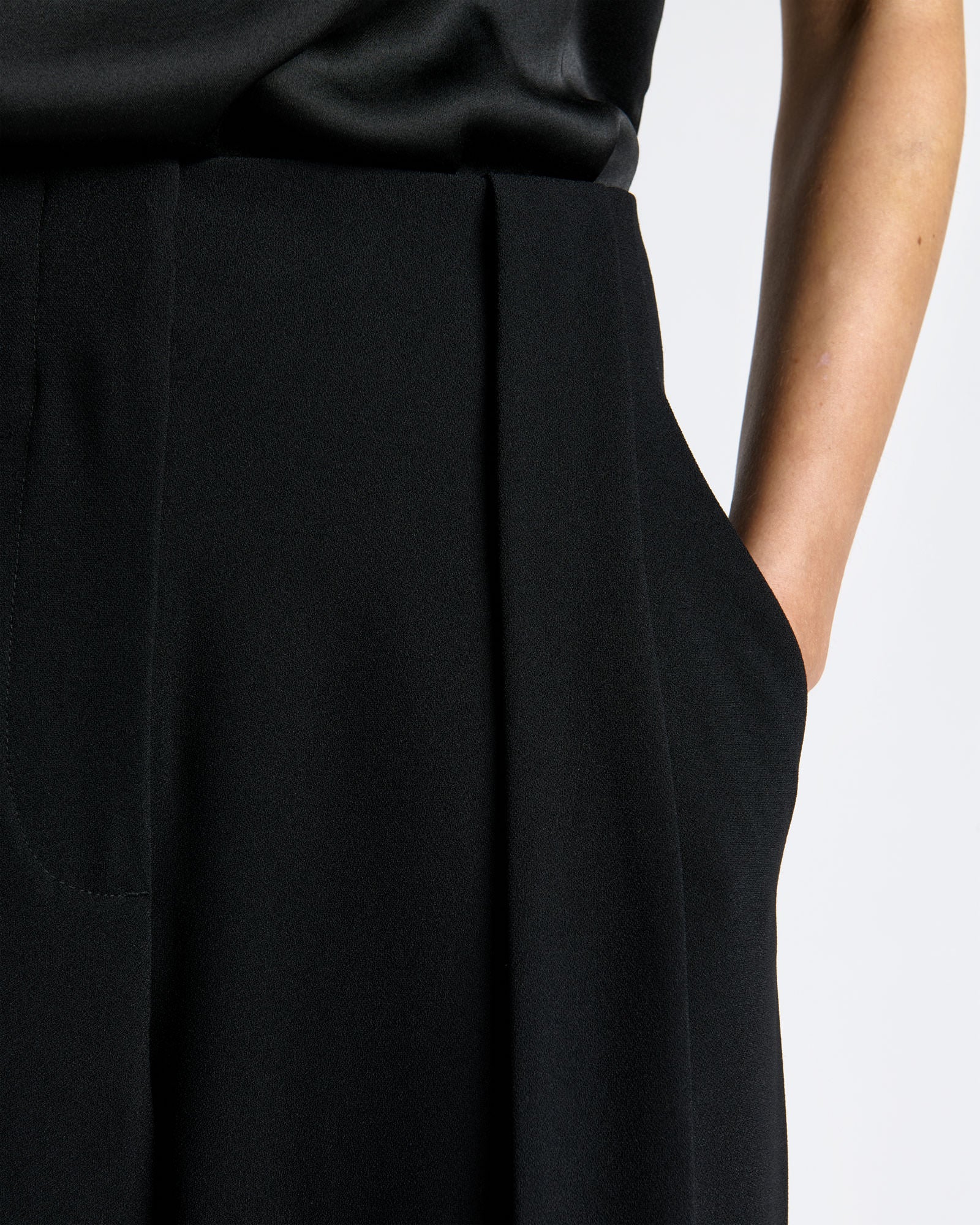 Recycled Crepe Pleated Wide Leg Pant