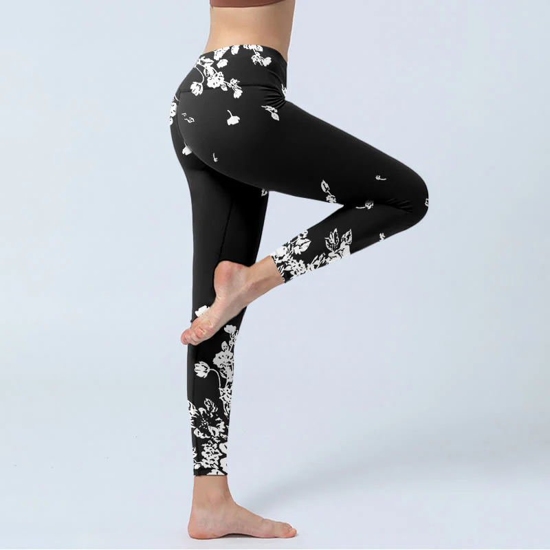 Buddha Stones Black Scattered Petals Print Gym Leggings Women's Yoga Pants