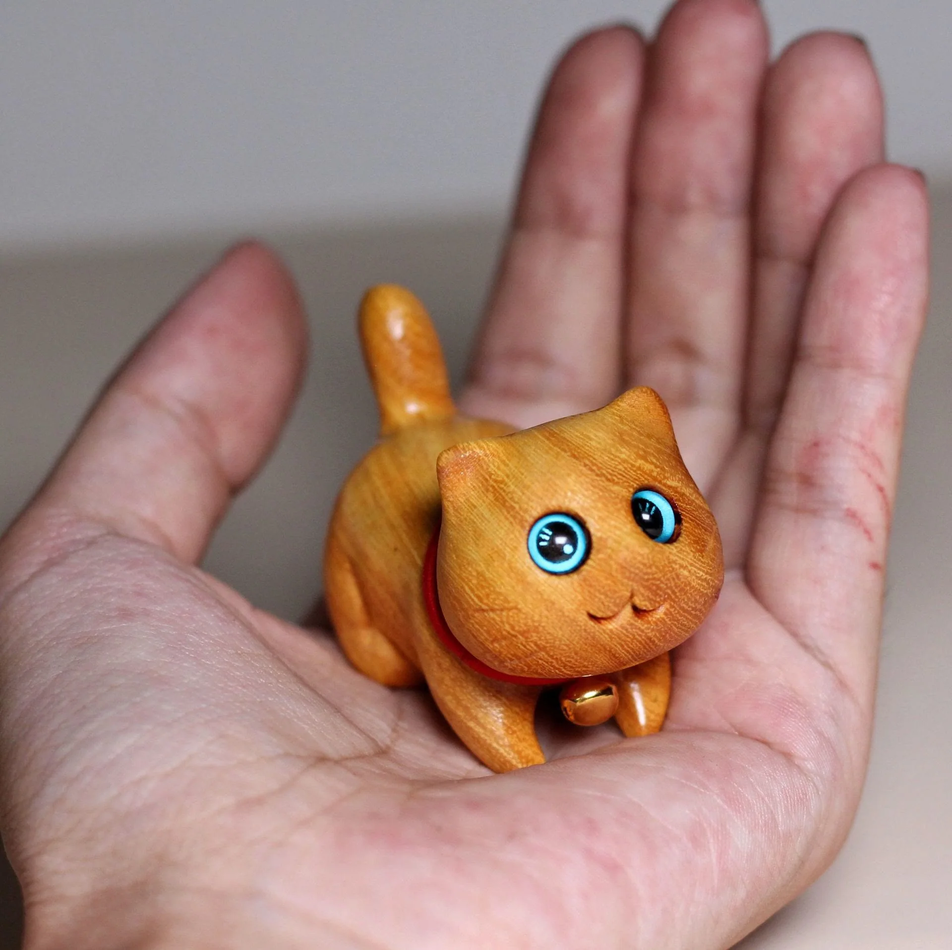 Buddha Stones Mini Sandalwood Carved Lucky Confident Cat Healing Decoration