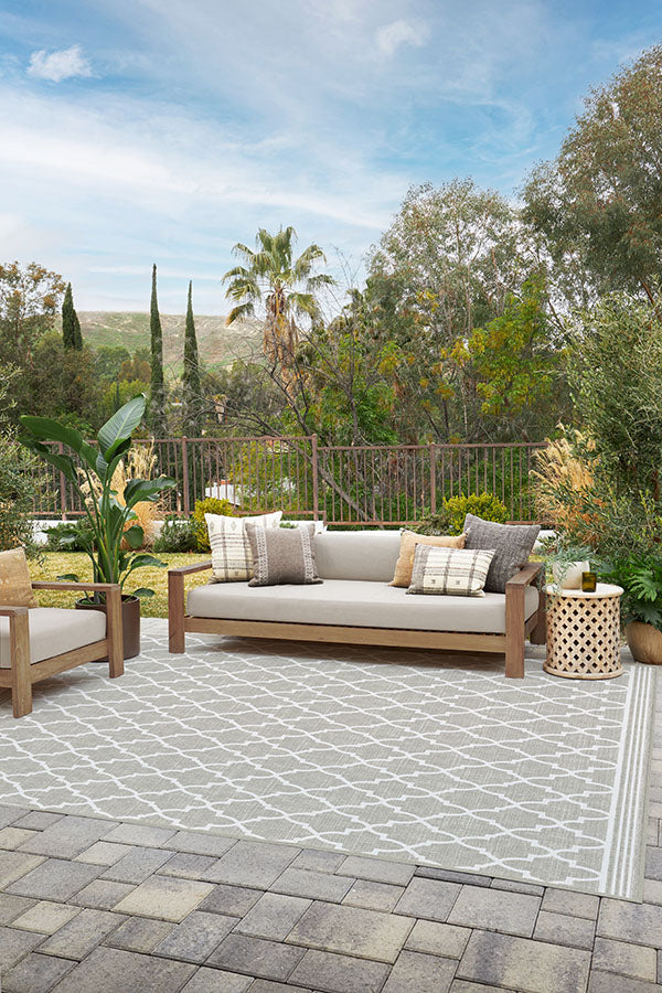Varia Trellis Stone Outdoor Rug