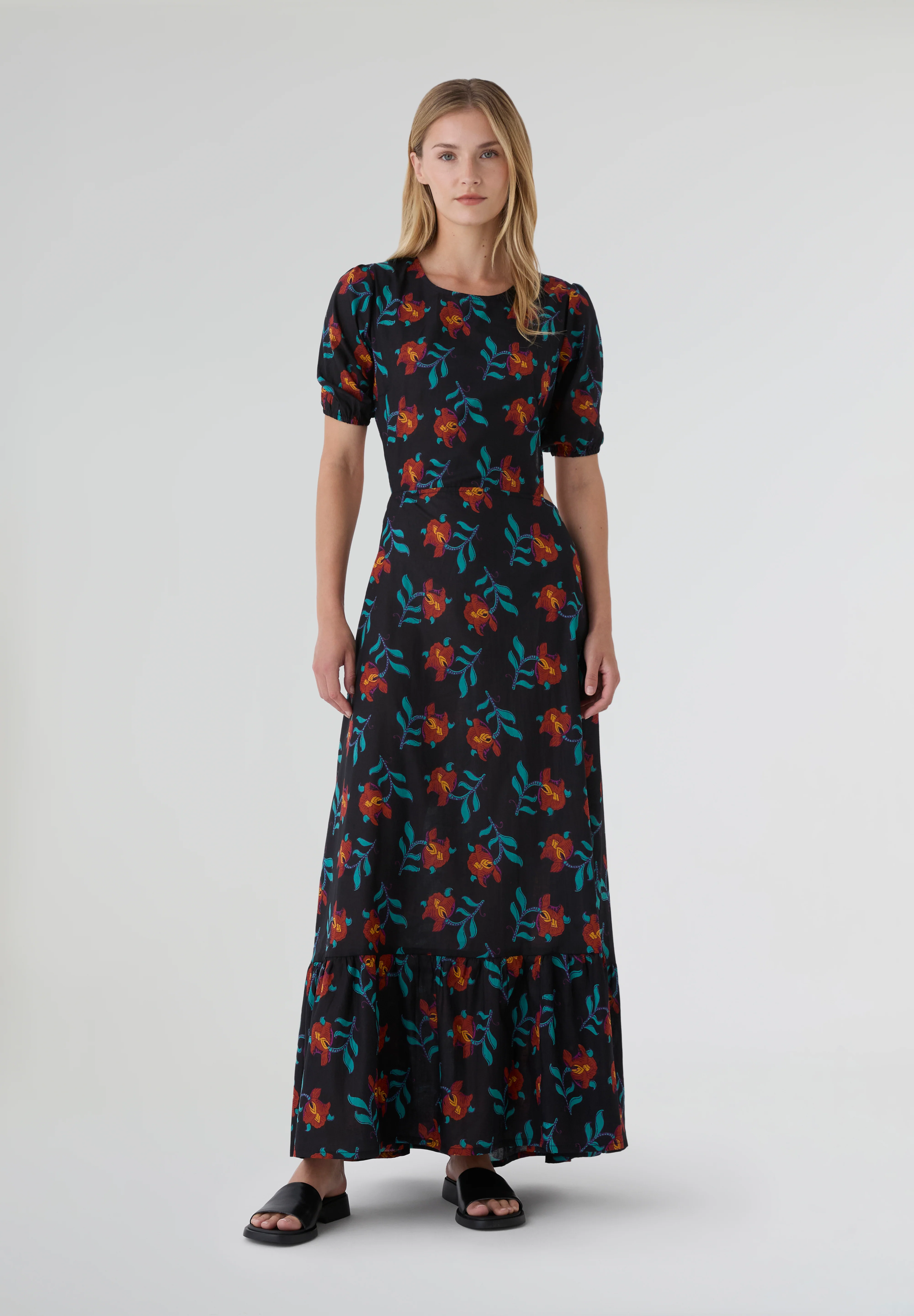 BABBAKI | VESTIDO BLACK FLOWERS