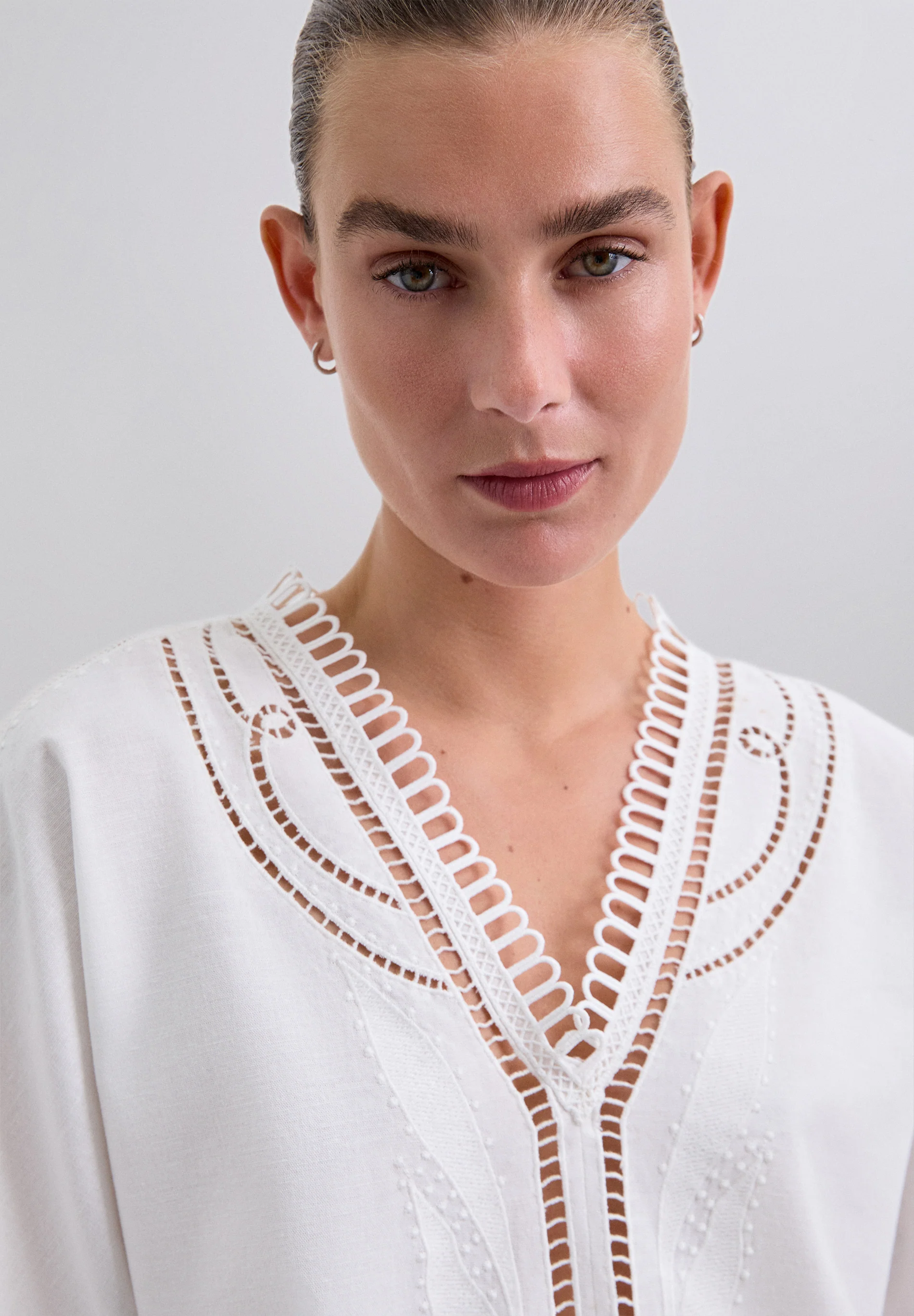 BLUSA DETALLES ENCAJE