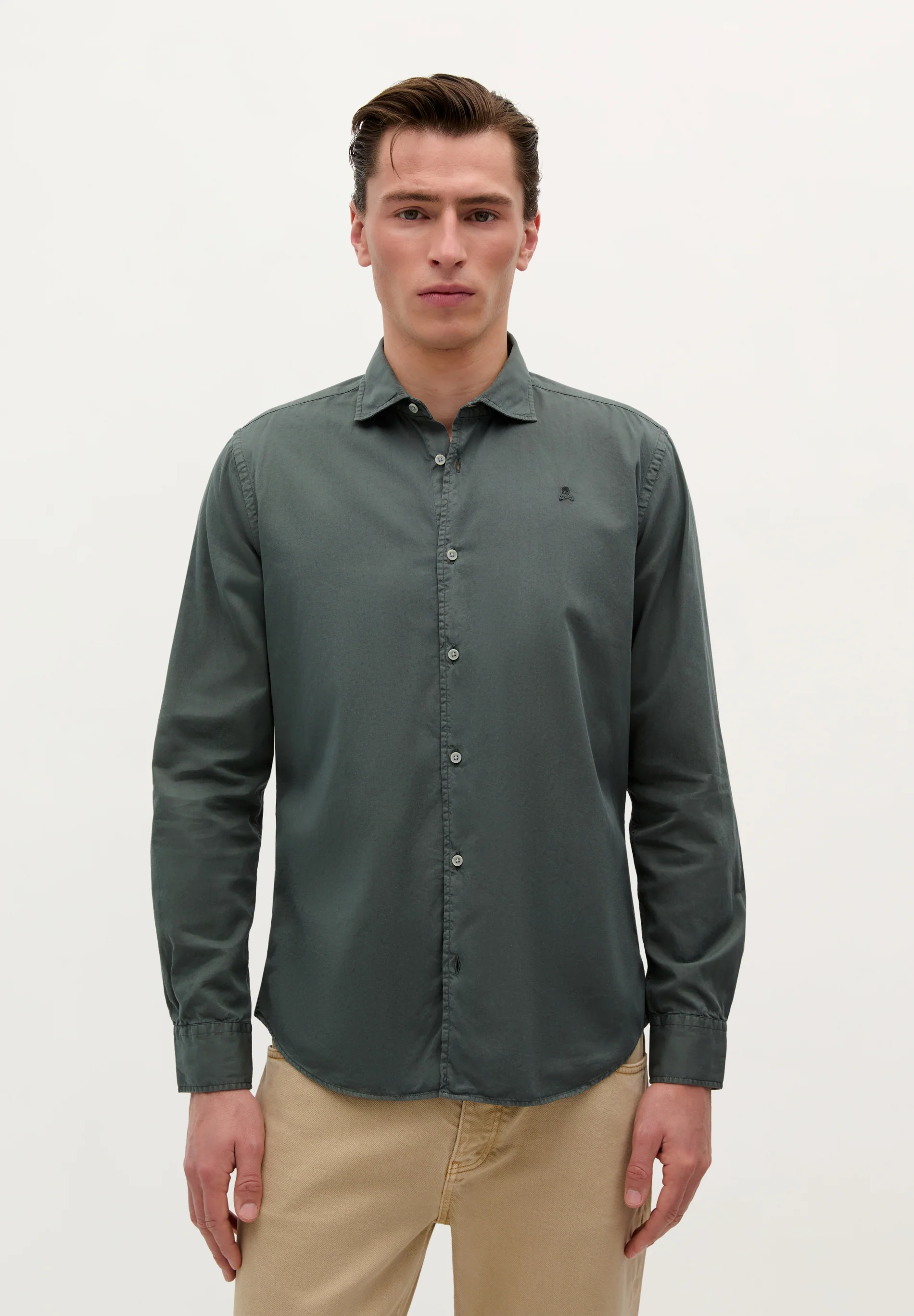 CAMISA CALAVERA BORDADA TONO