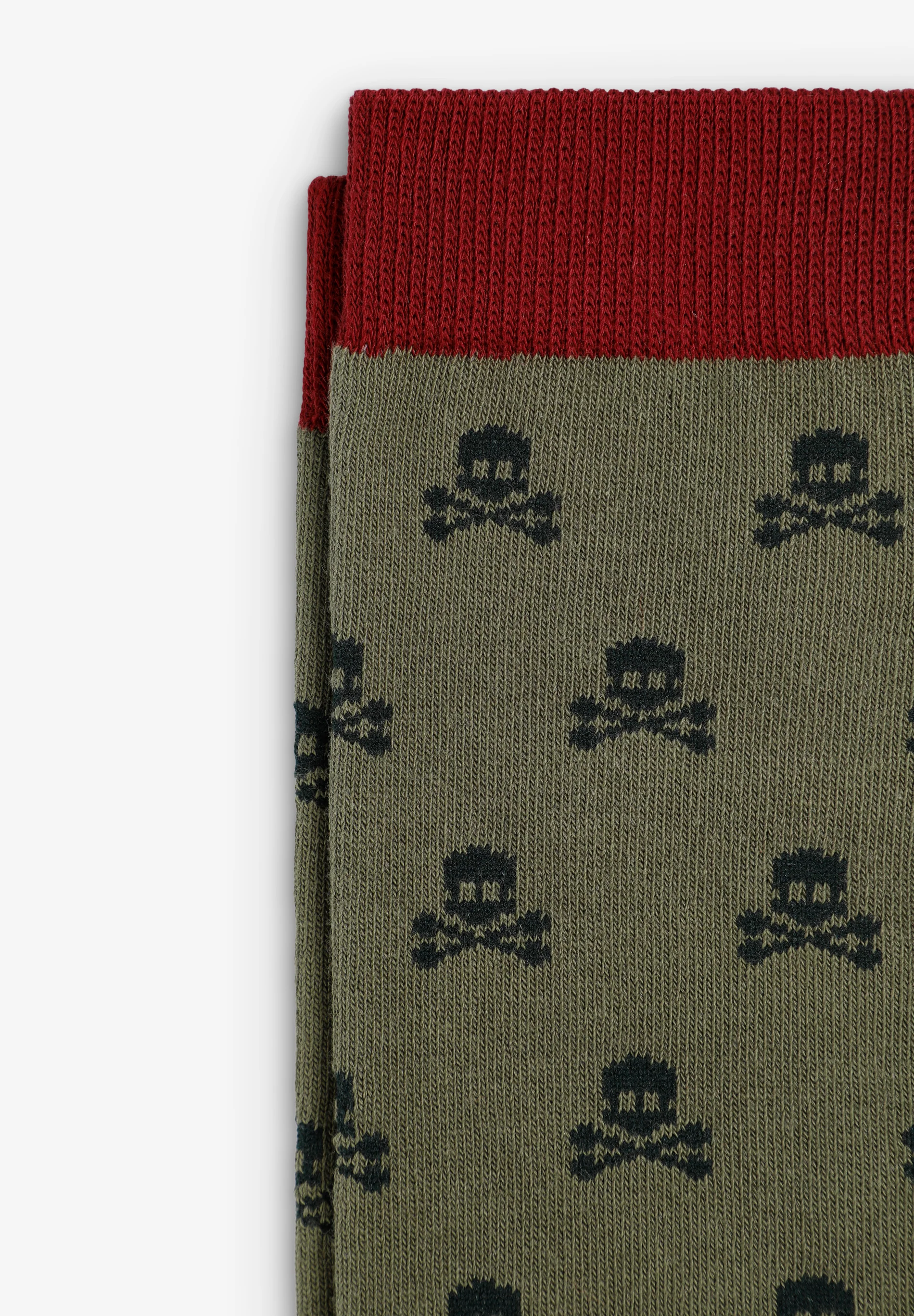 CALCETINES LARGOS ESTAMPADO CALAVERAS