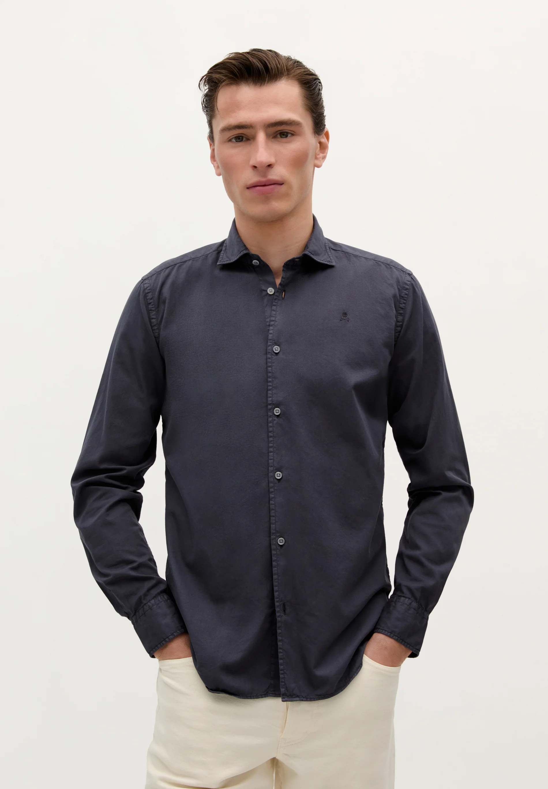CAMISA CALAVERA BORDADA TONO