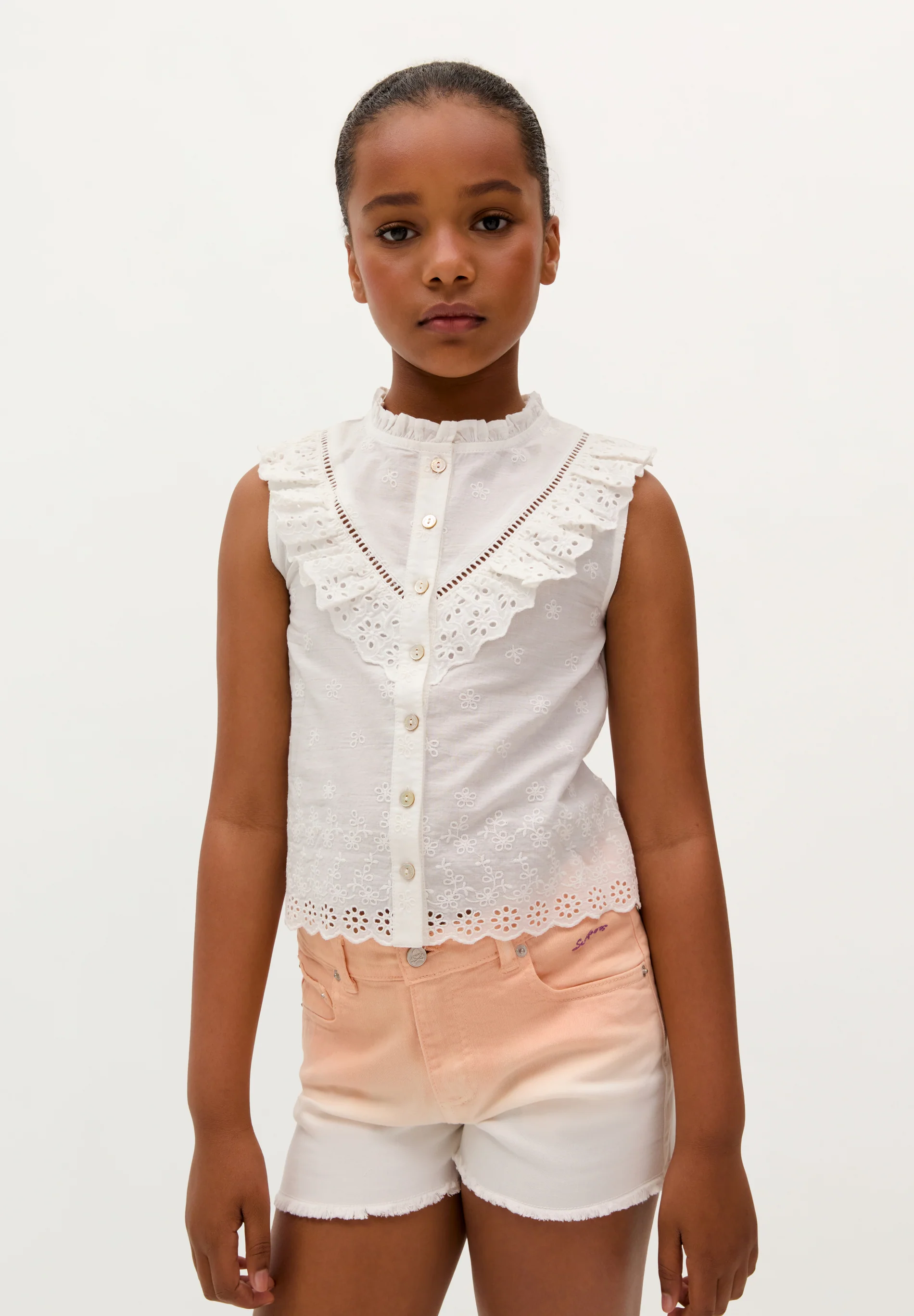 BLUSA DETALLE VOLANTE BORDADO