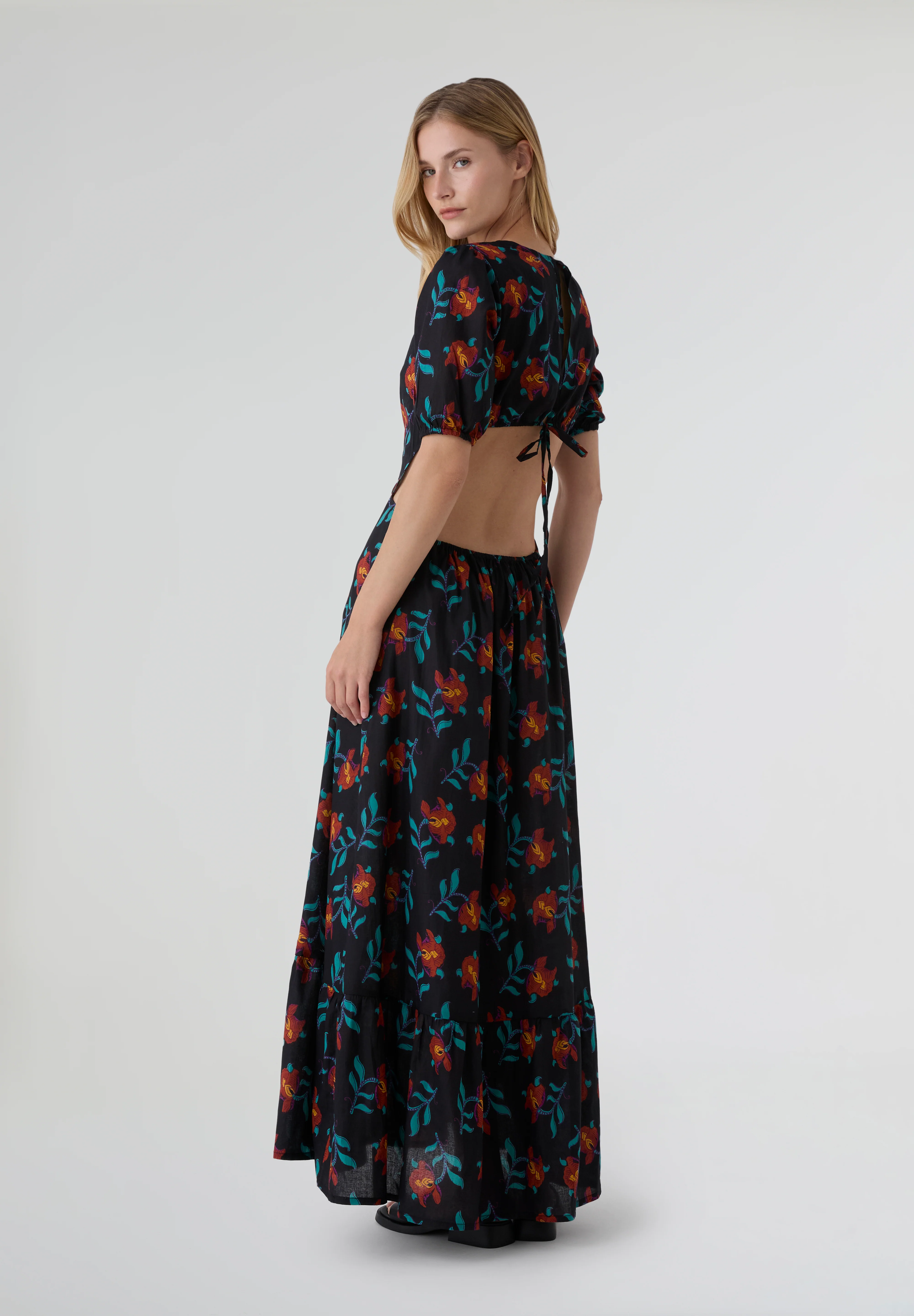 BABBAKI | VESTIDO BLACK FLOWERS