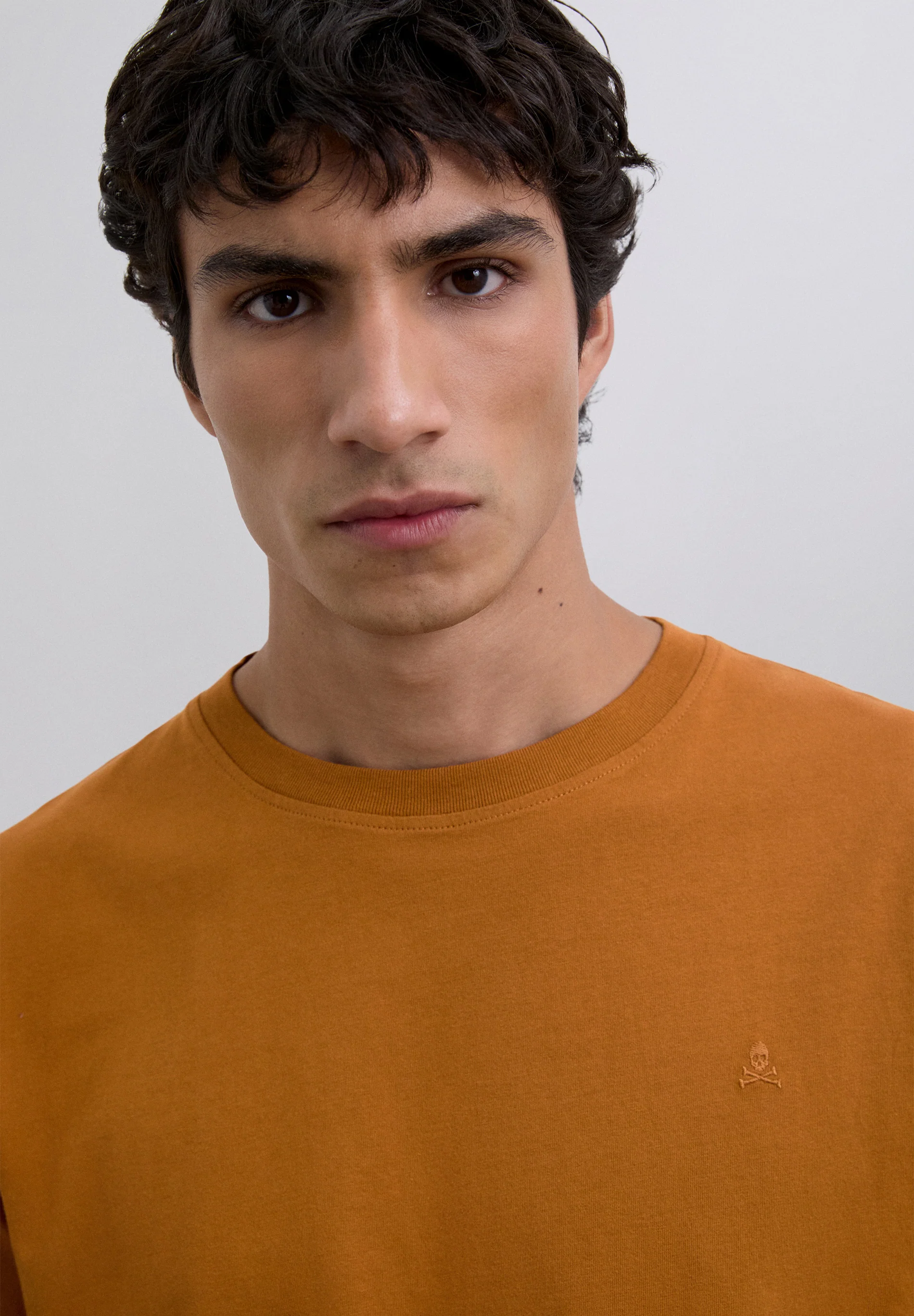 CAMISETA CALAVERA BORDADA