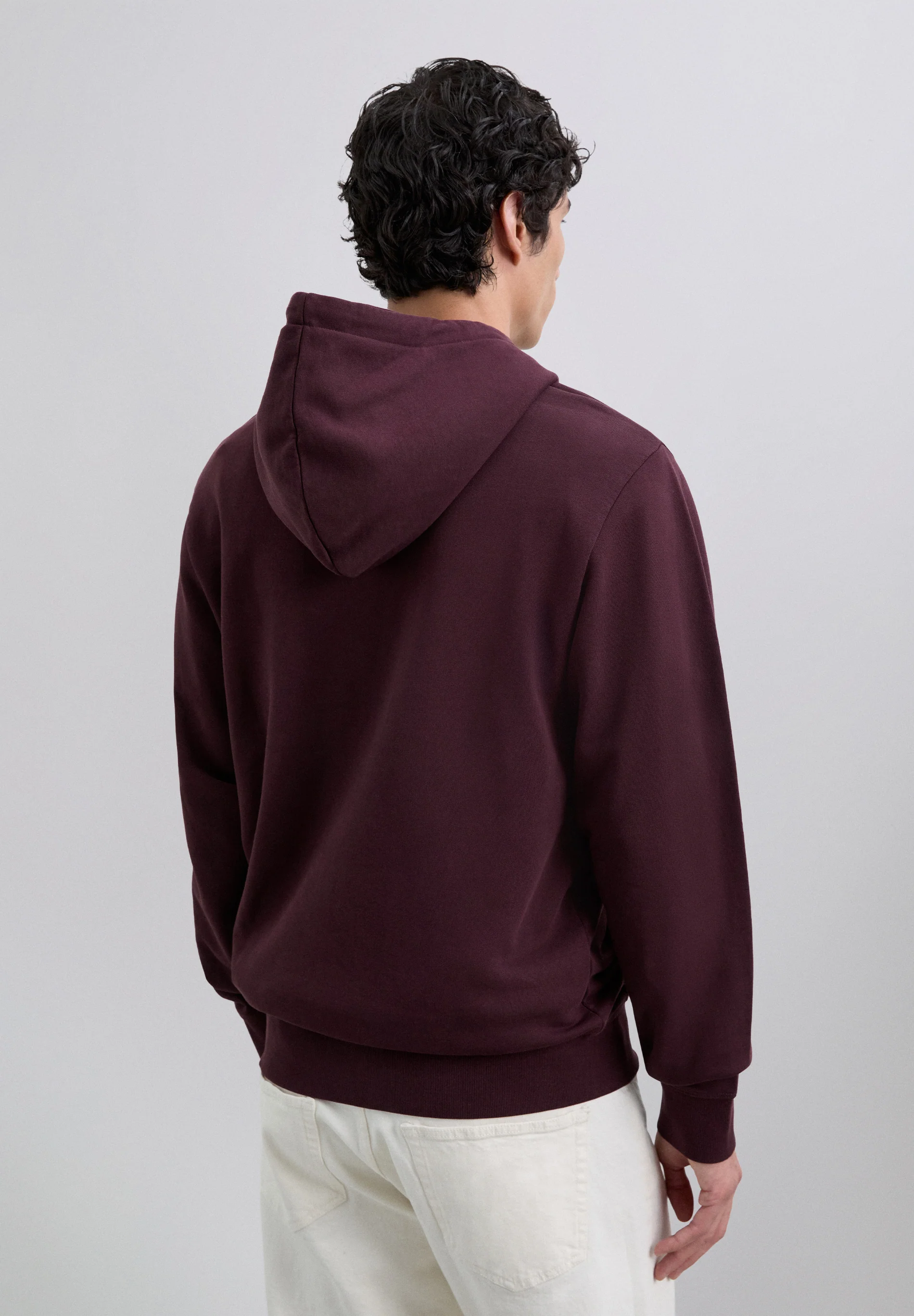 SUDADERA CAPUCHA BÁSICA BORDADA