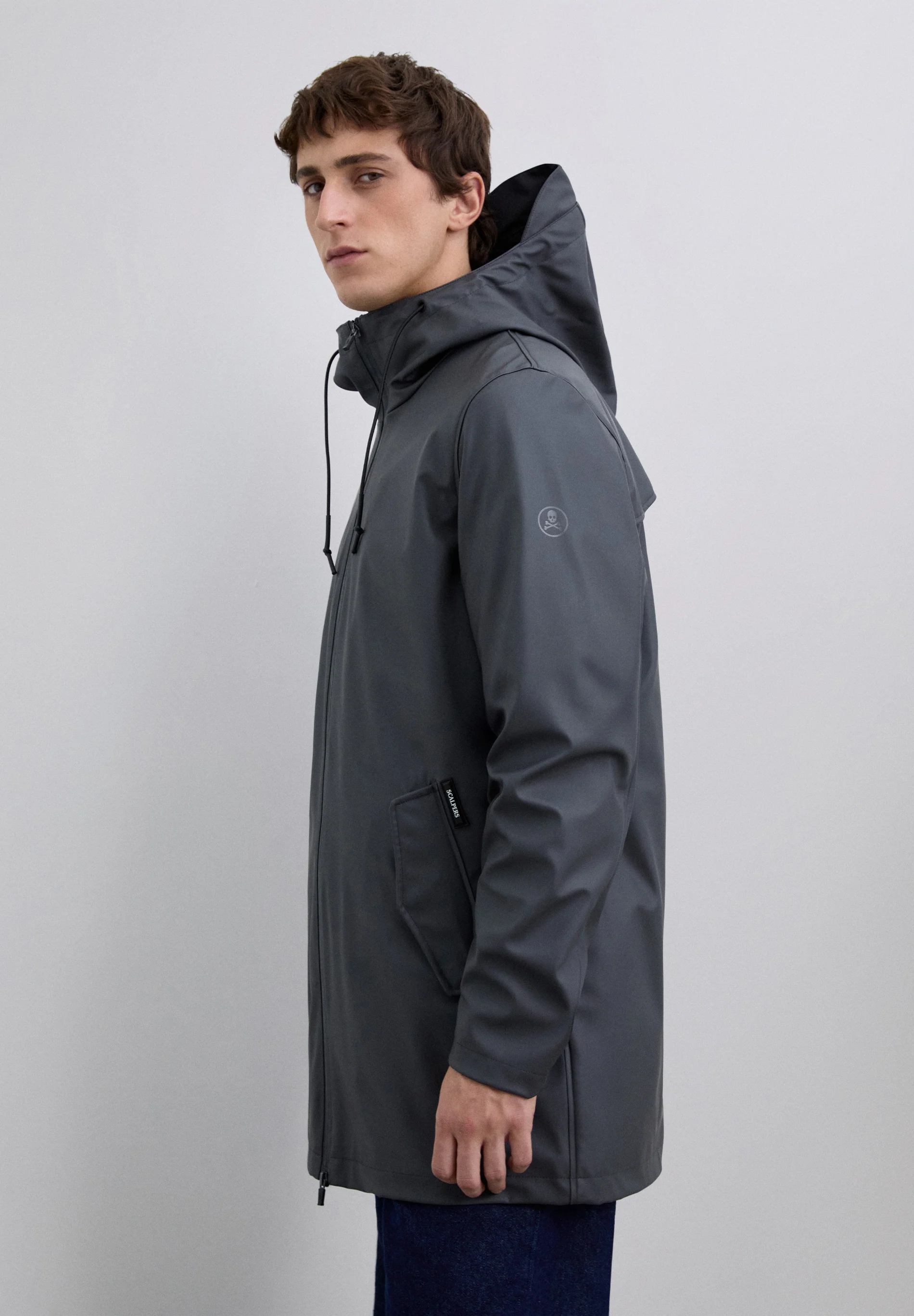CHAQUETA IMPERMEABLE LOGO