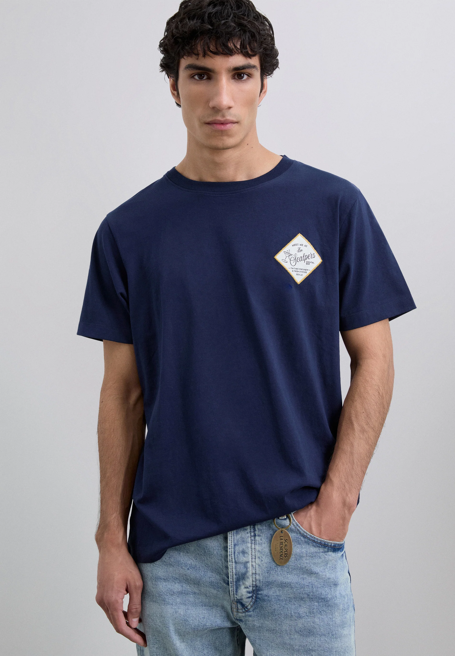 CAMISETA PARCHE BORDADO LOGO