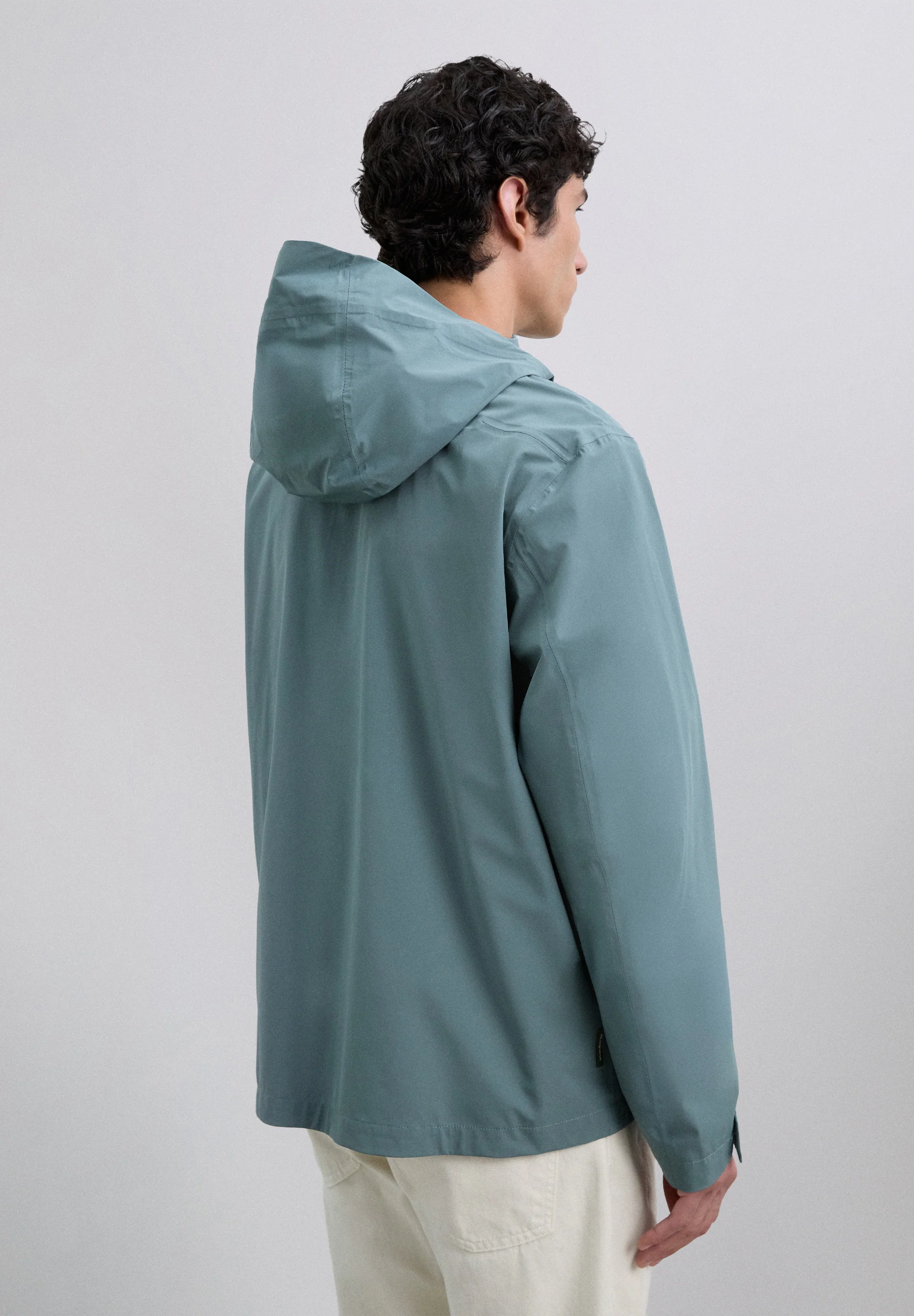 CHAQUETA IMPERMEABLE CAPUCHA ADN