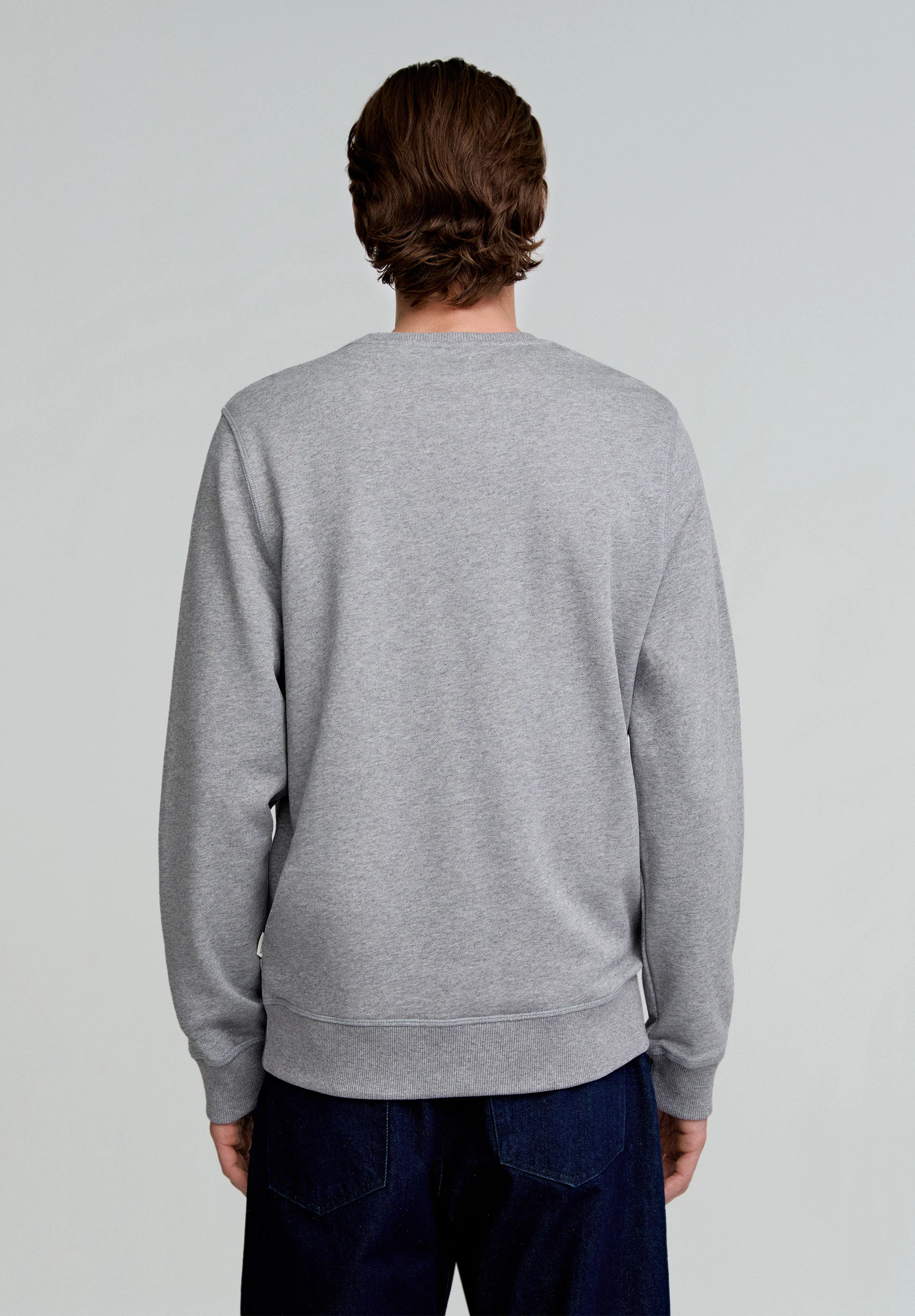 SUDADERA BÁSICA BORDADA CONTRASTE
