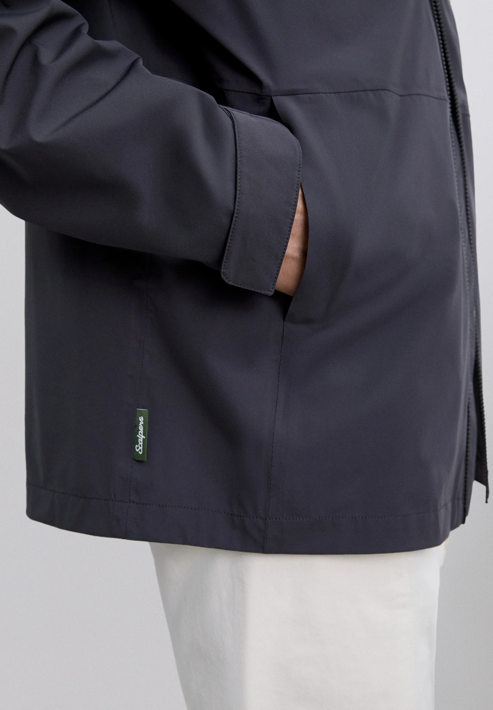 CHAQUETA IMPERMEABLE CAPUCHA ADN