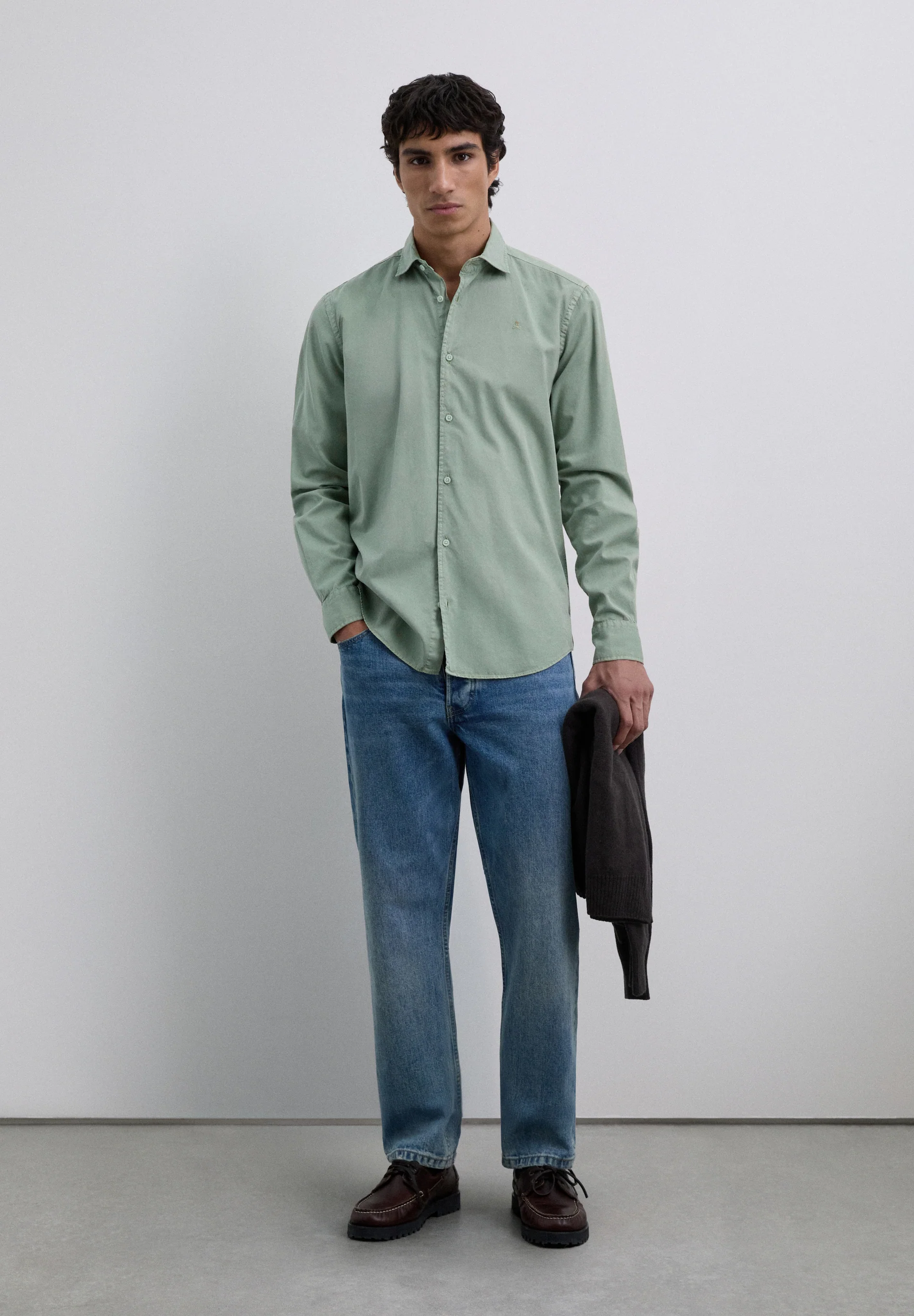 CAMISA REGULAR FIT BORDADA