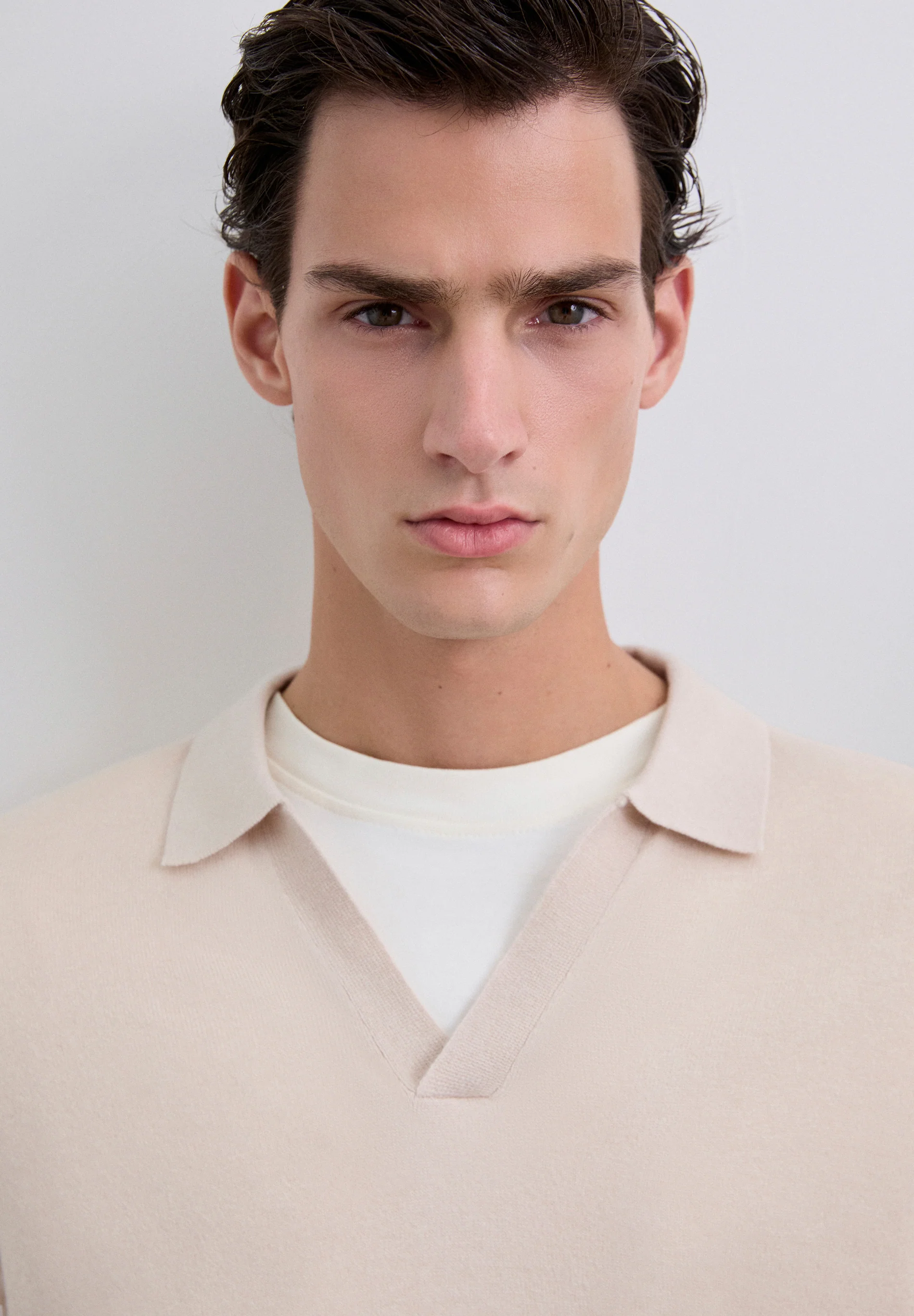 JERSEY POLO CUELLO PICO LANA