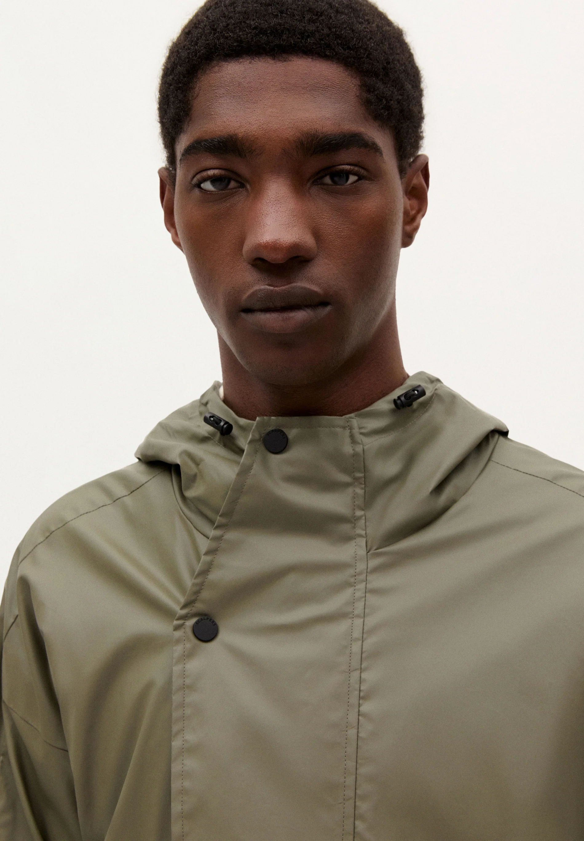 CHAQUETA IMPERMEABLE CRUZADA ADN