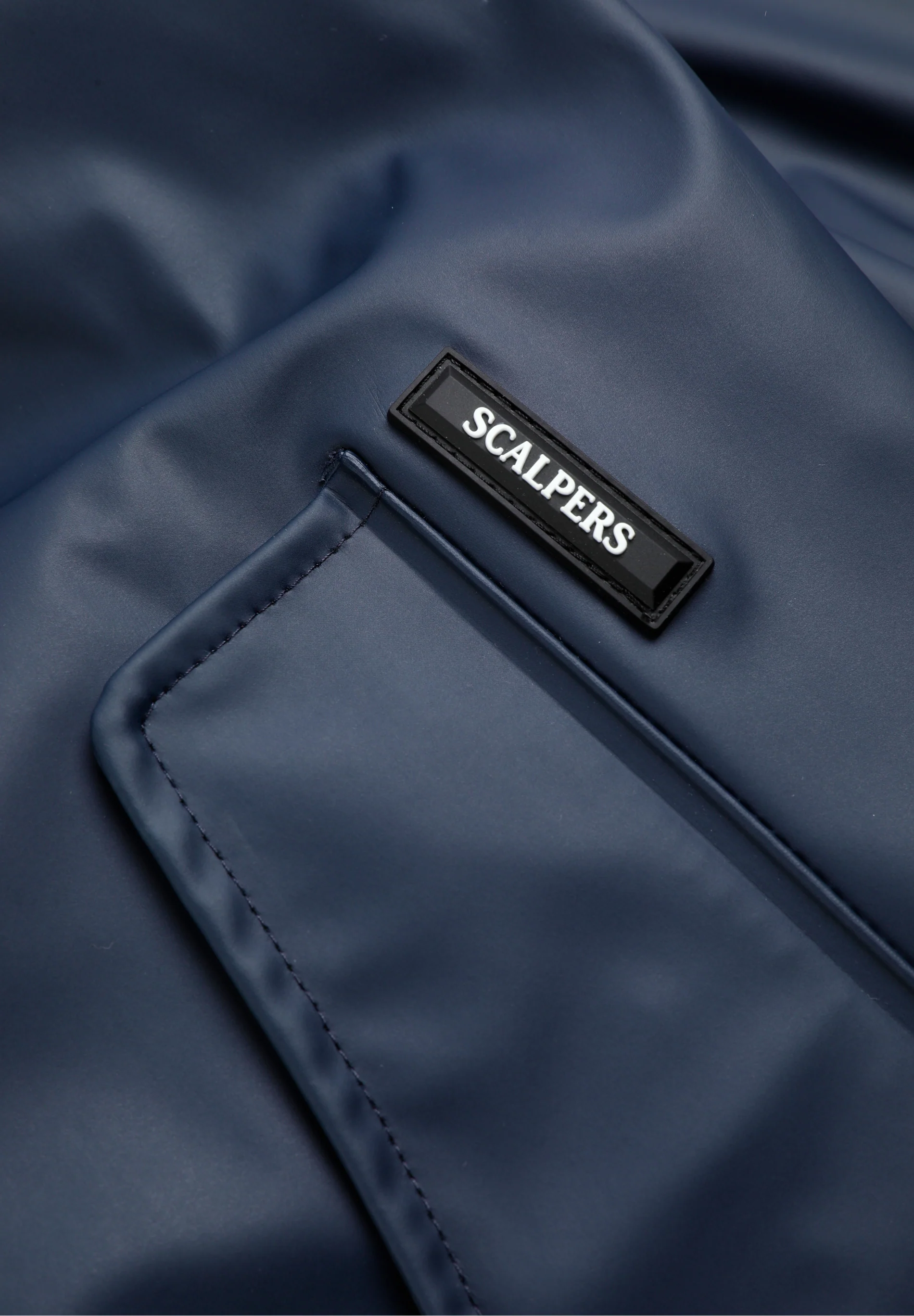 CHAQUETA IMPERMEABLE LOGO