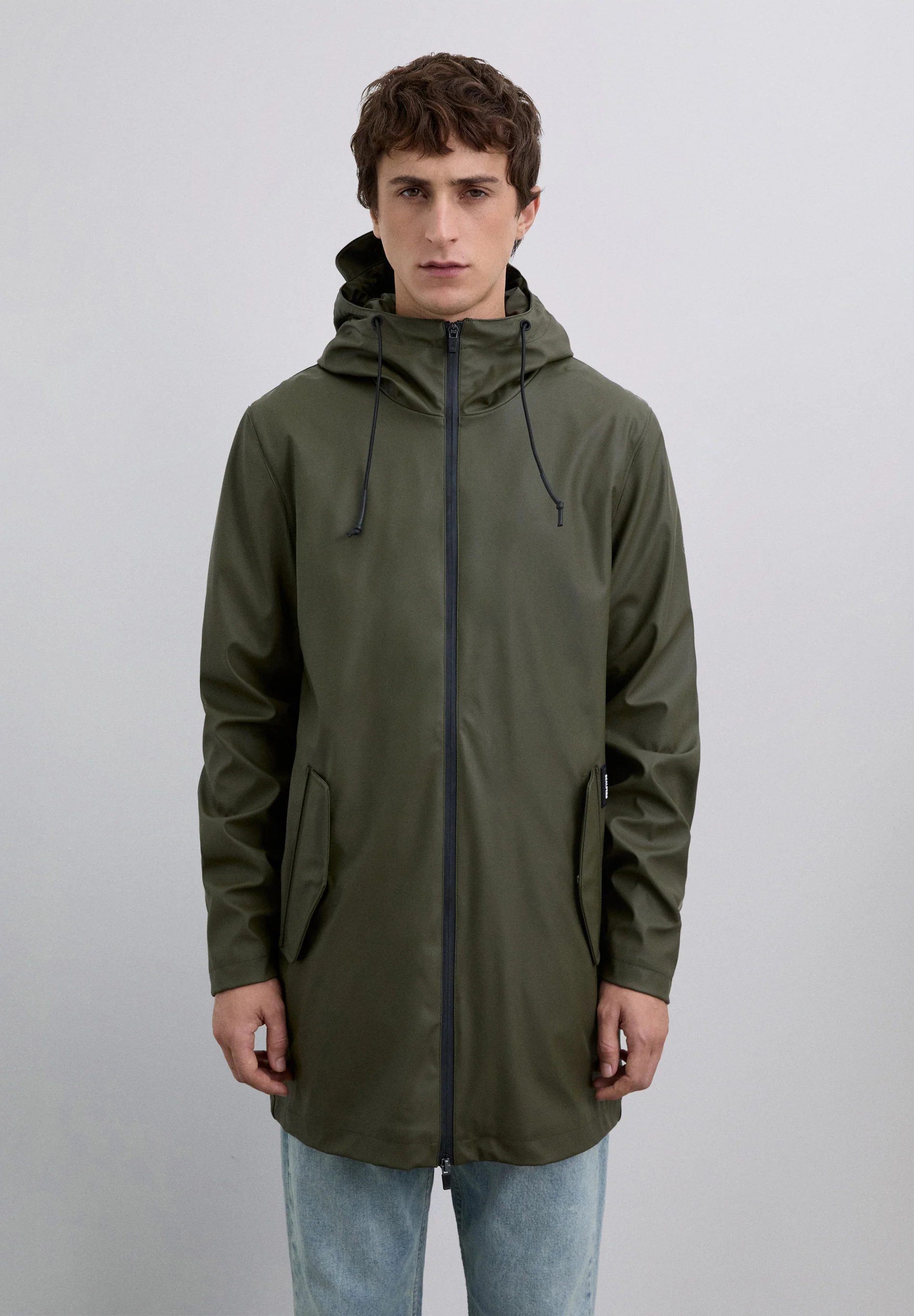 CHAQUETA IMPERMEABLE LOGO