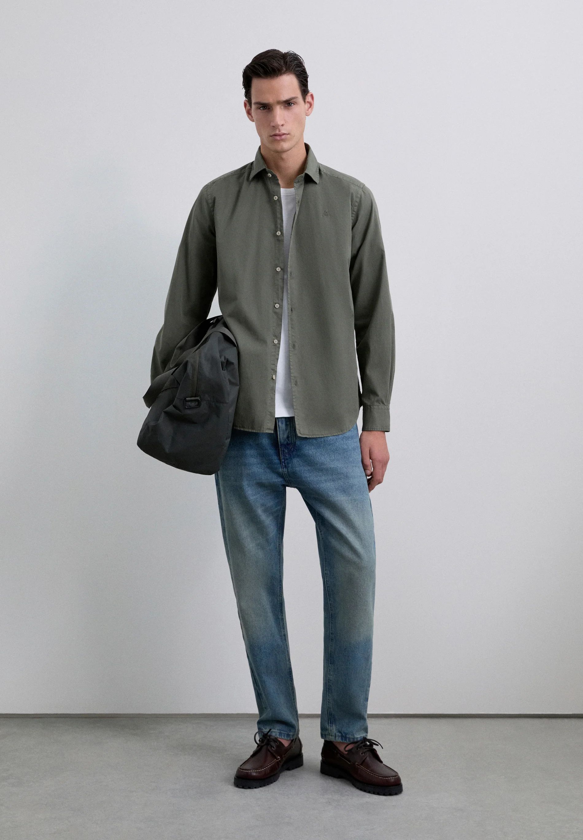 CAMISA REGULAR FIT BORDADA