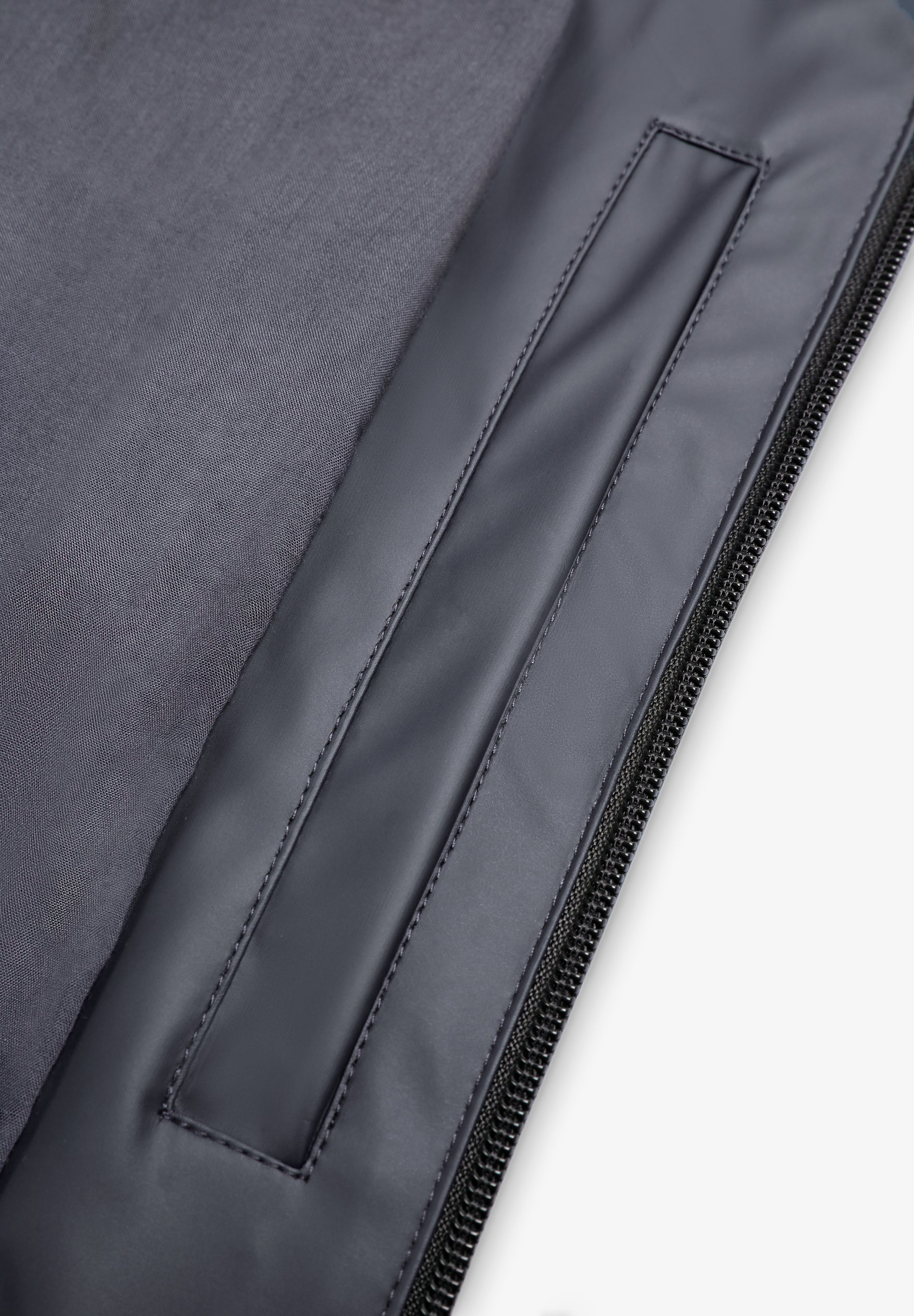CHAQUETA IMPERMEABLE LOGO