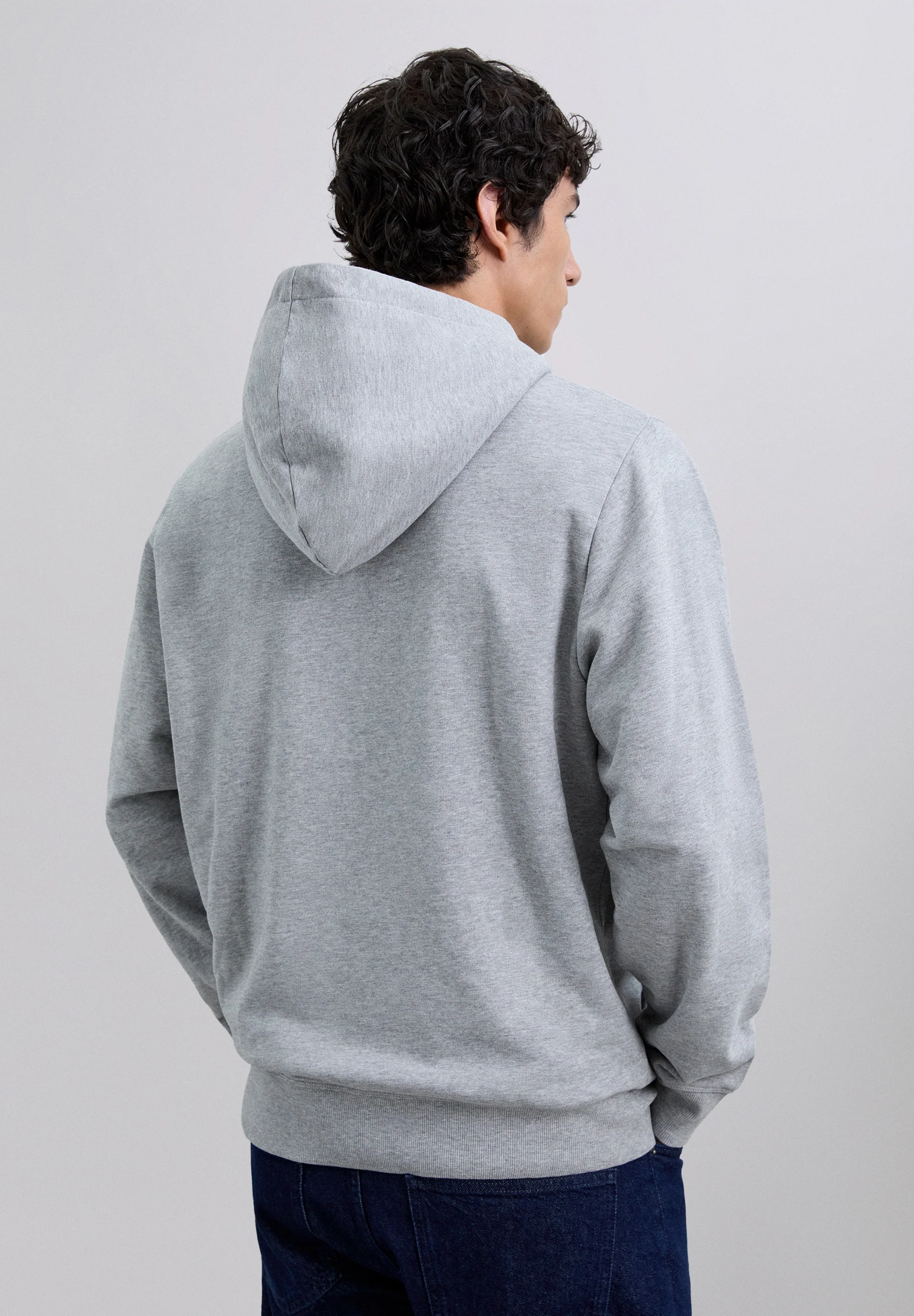 SUDADERA CAPUCHA BÁSICA BORDADA