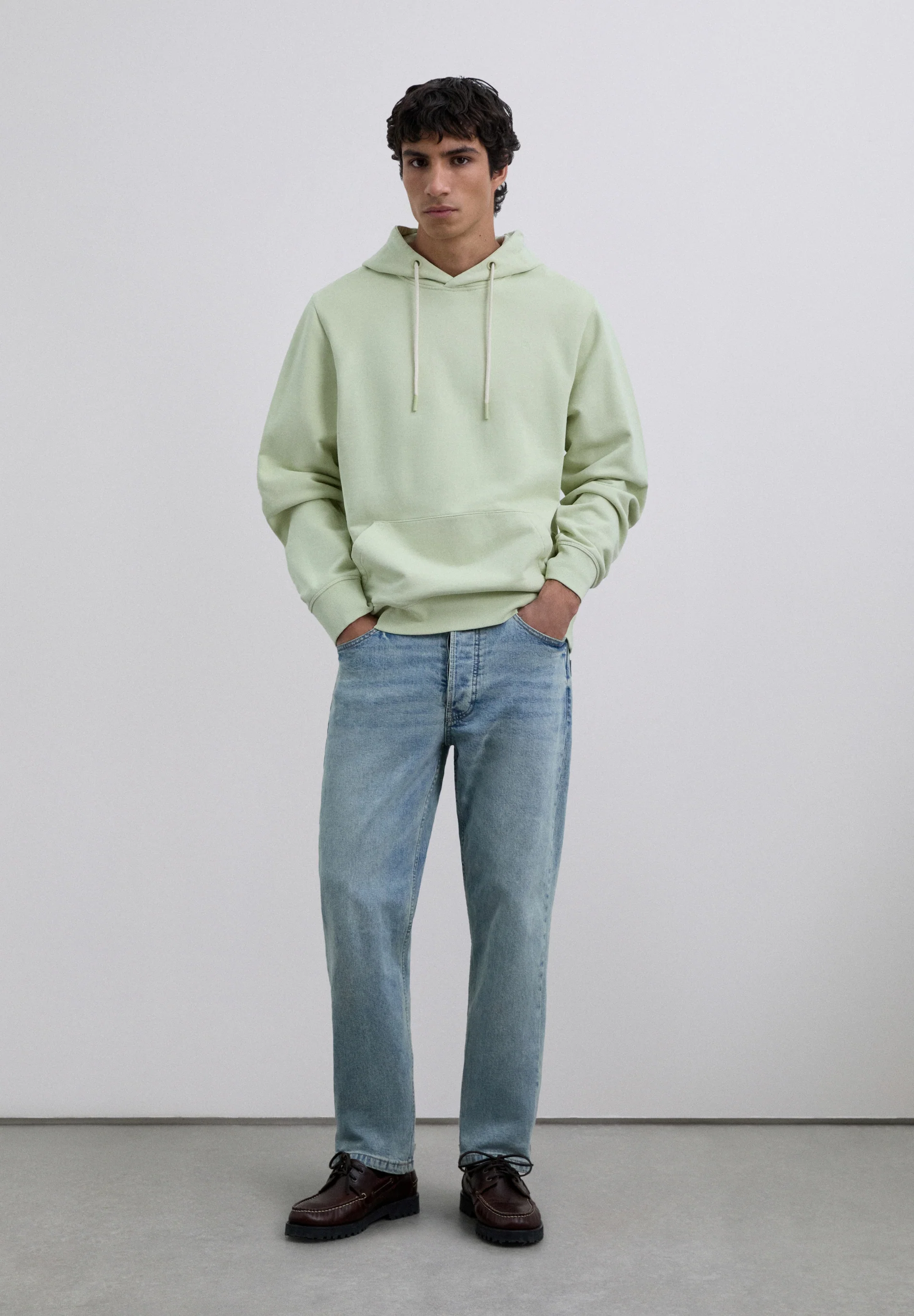 SUDADERA CAPUCHA BÁSICA BORDADA