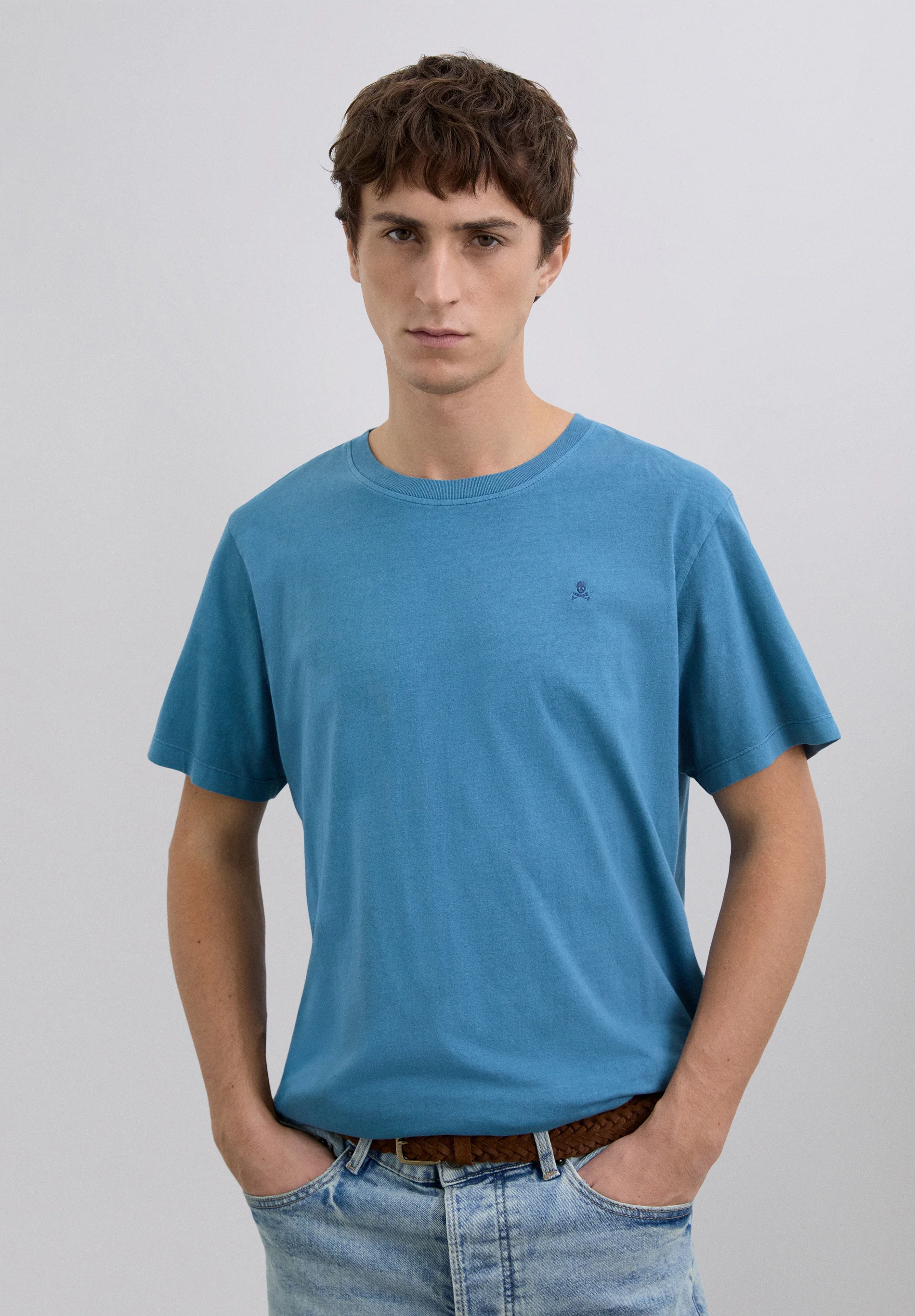 CAMISETA CALAVERA BORDADA TONO