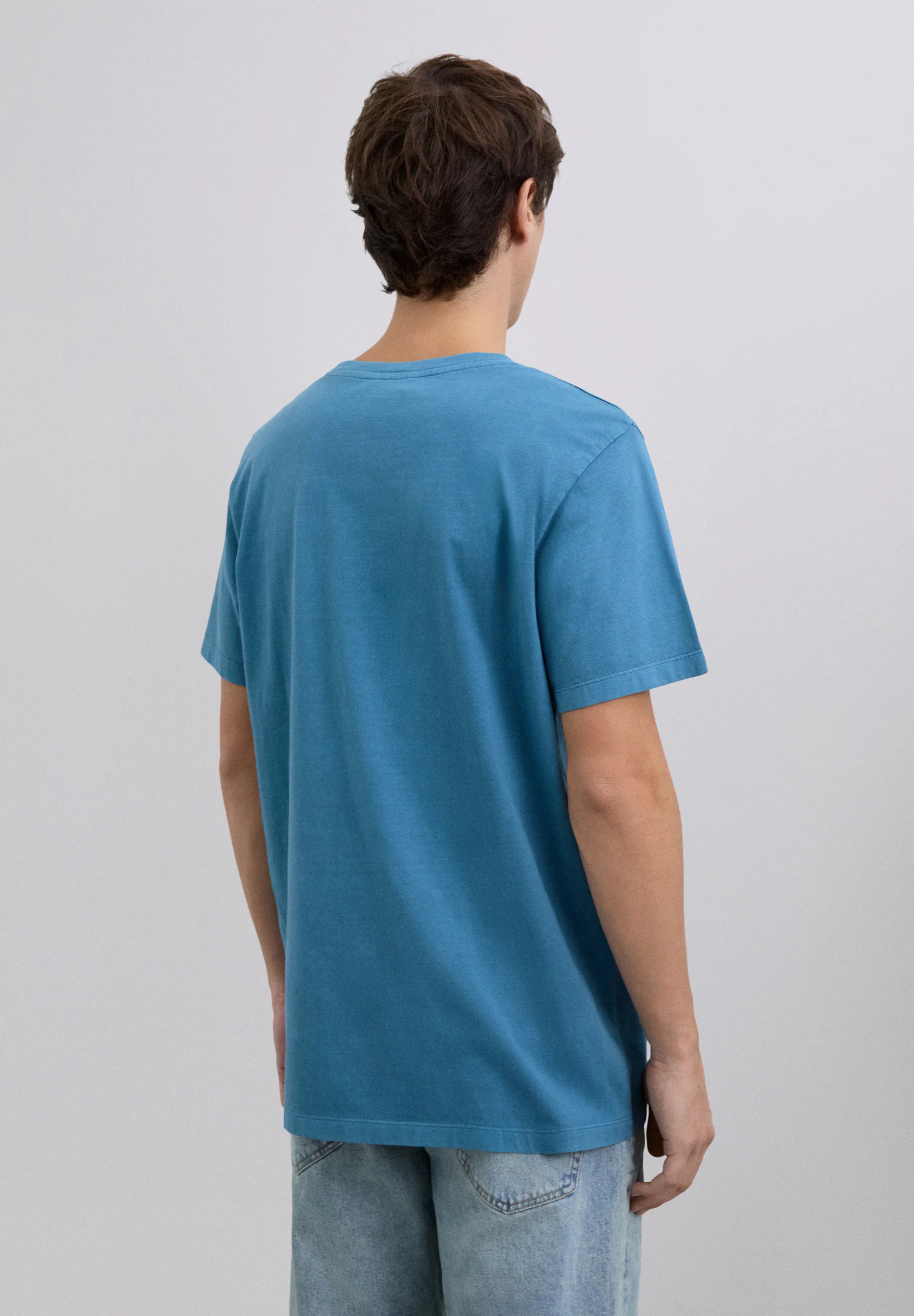 CAMISETA CALAVERA BORDADA TONO