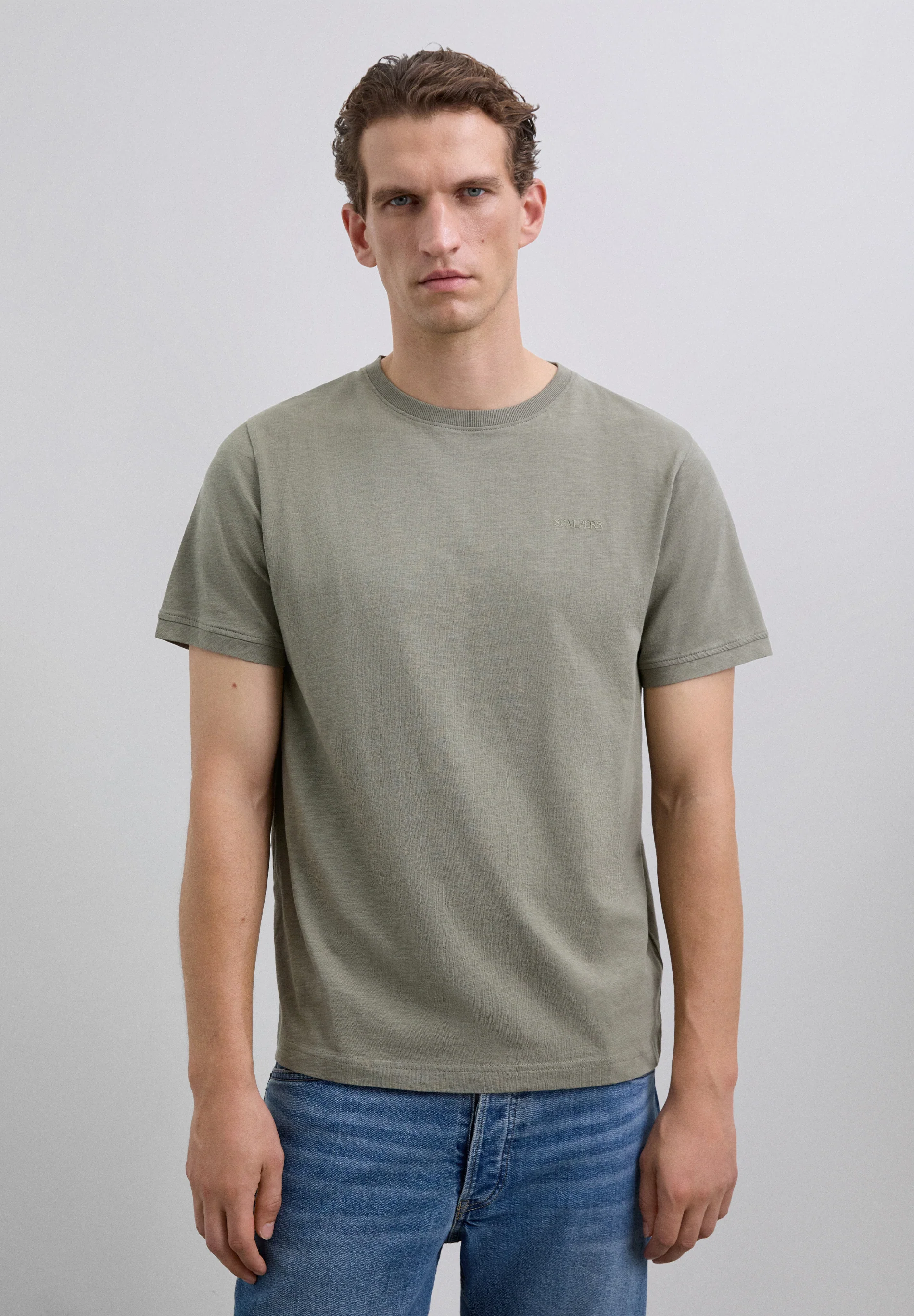 CAMISETA BORDADA EFECTO LAVADO