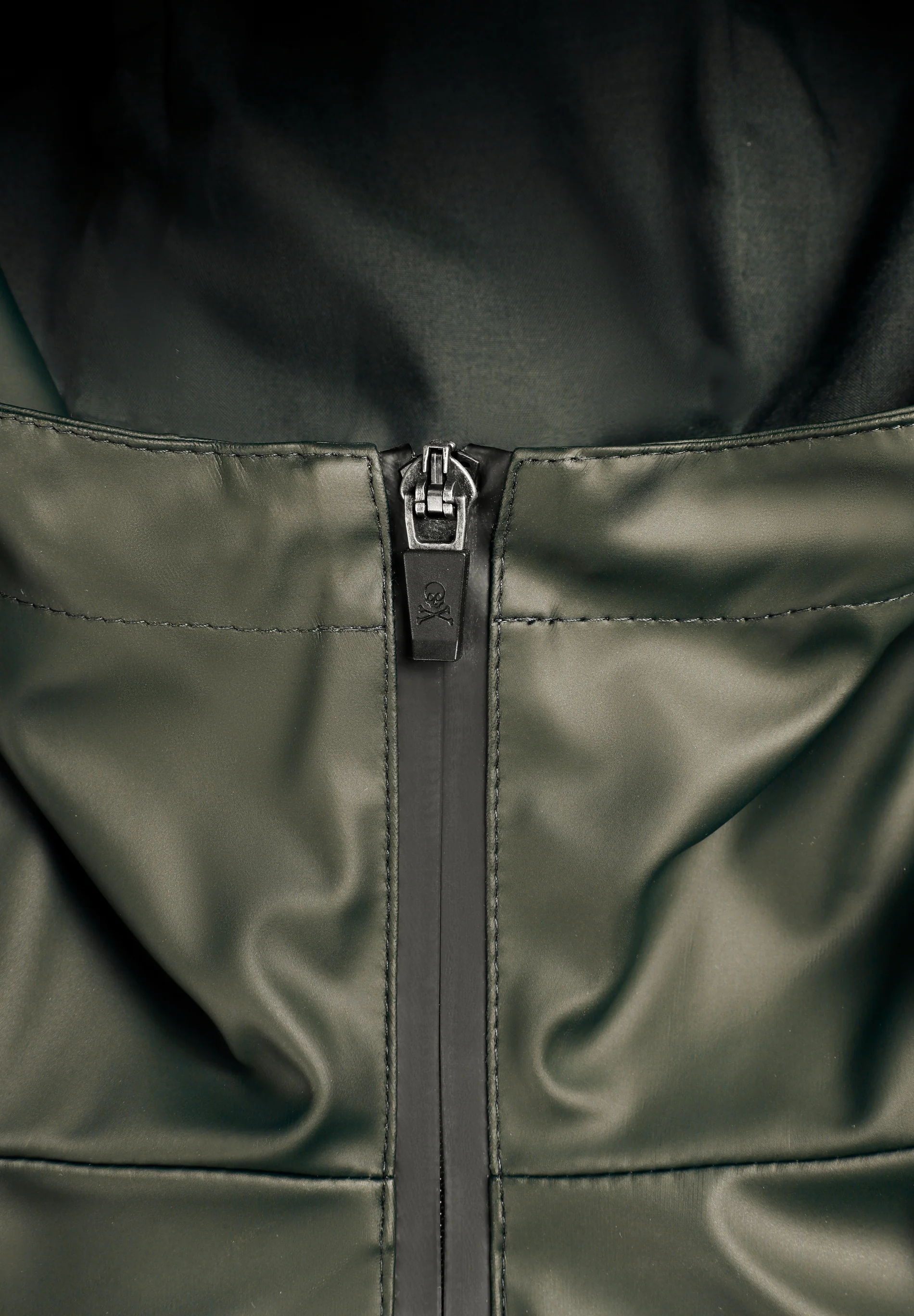 CHAQUETA IMPERMEABLE LOGO