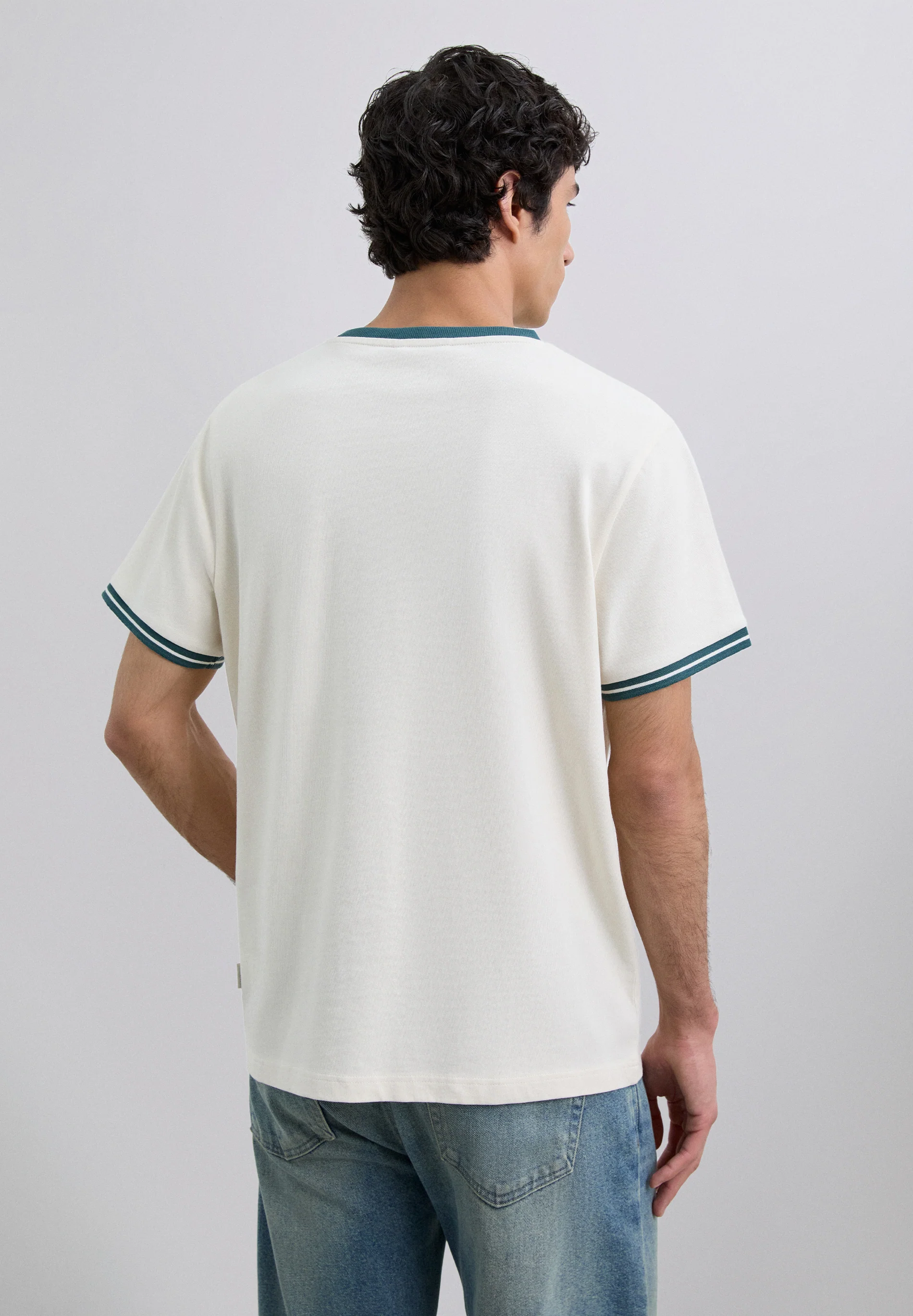 CAMISETA PRINT CONTRASTE