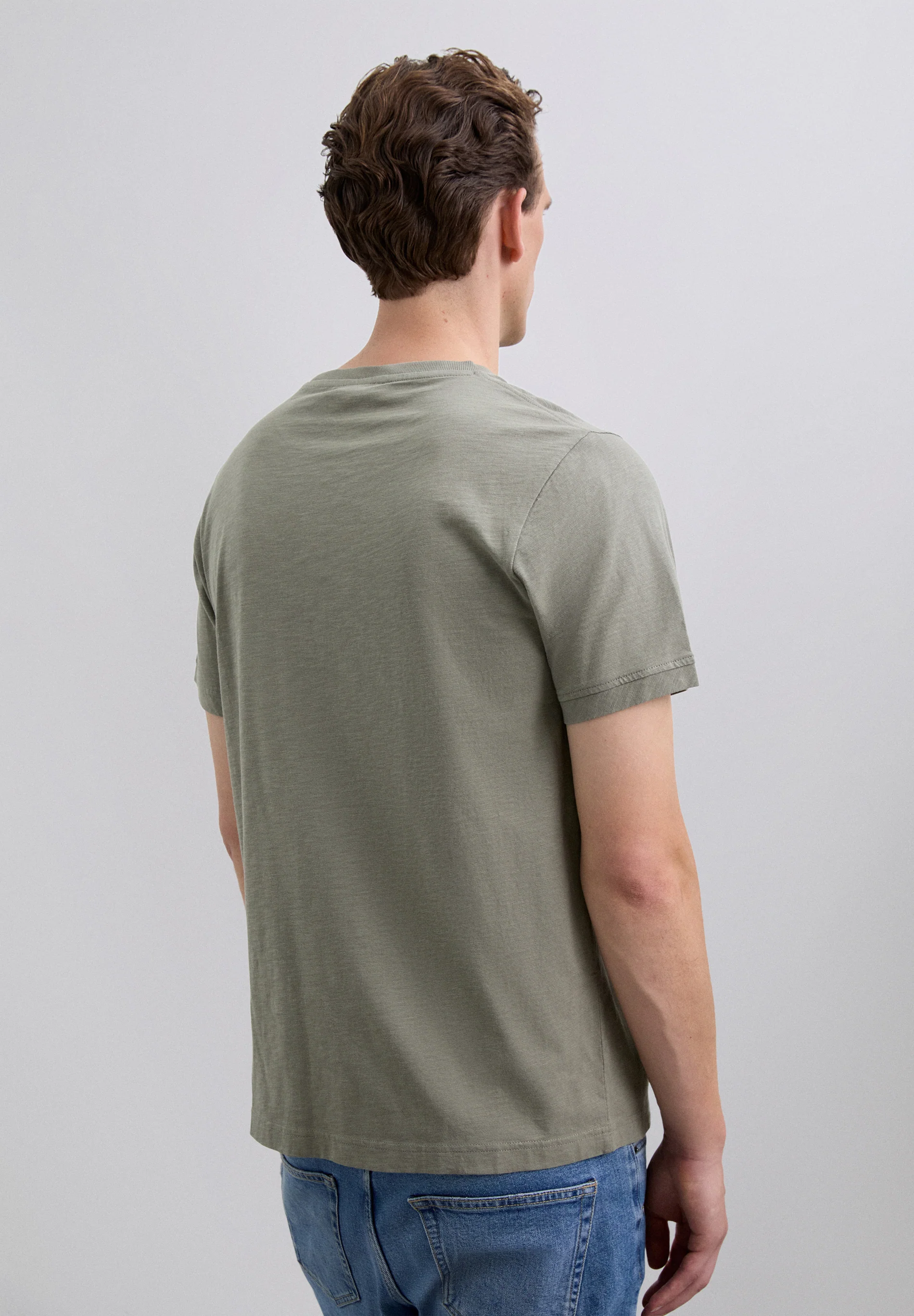 CAMISETA BORDADA EFECTO LAVADO