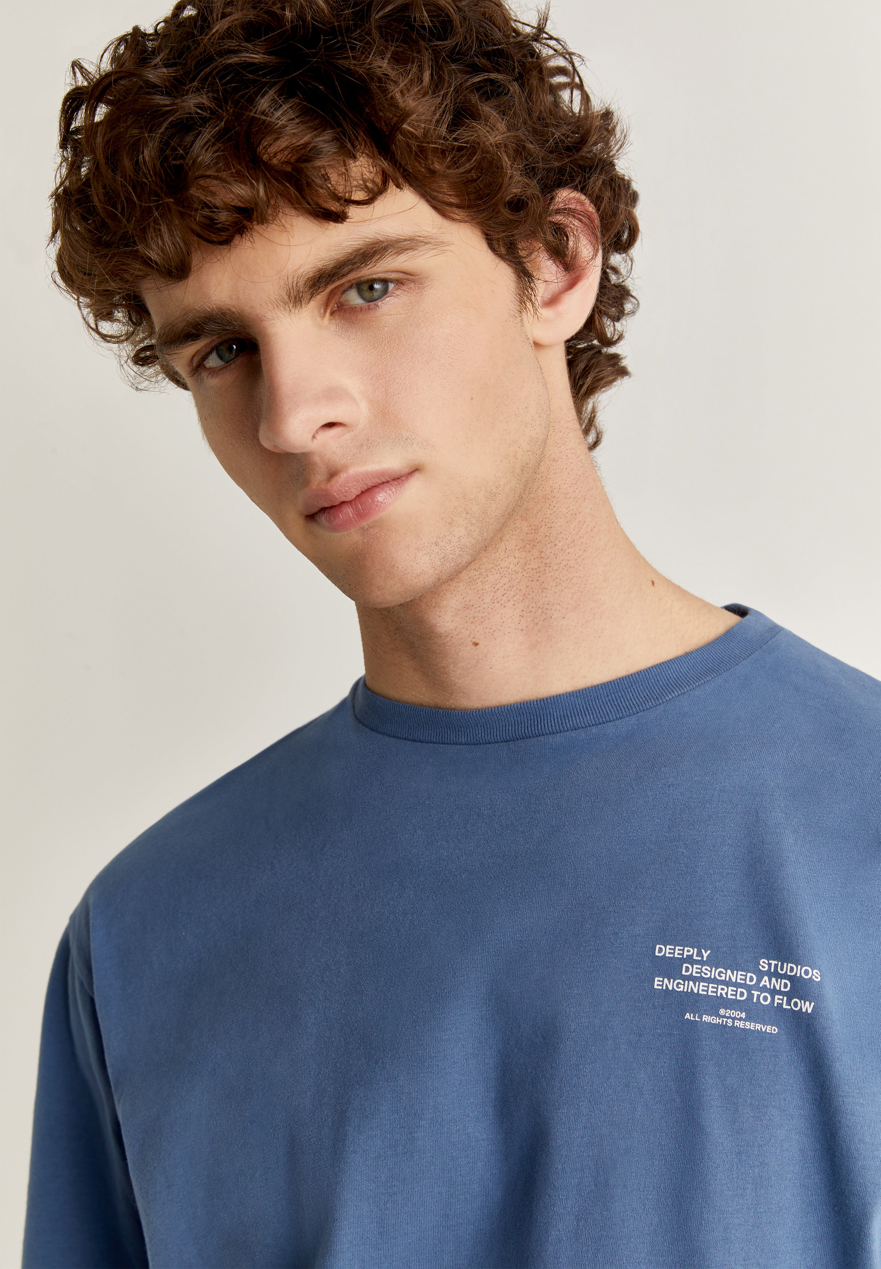 DEEPLY | CAMISETA GRÁFICO TRASERO