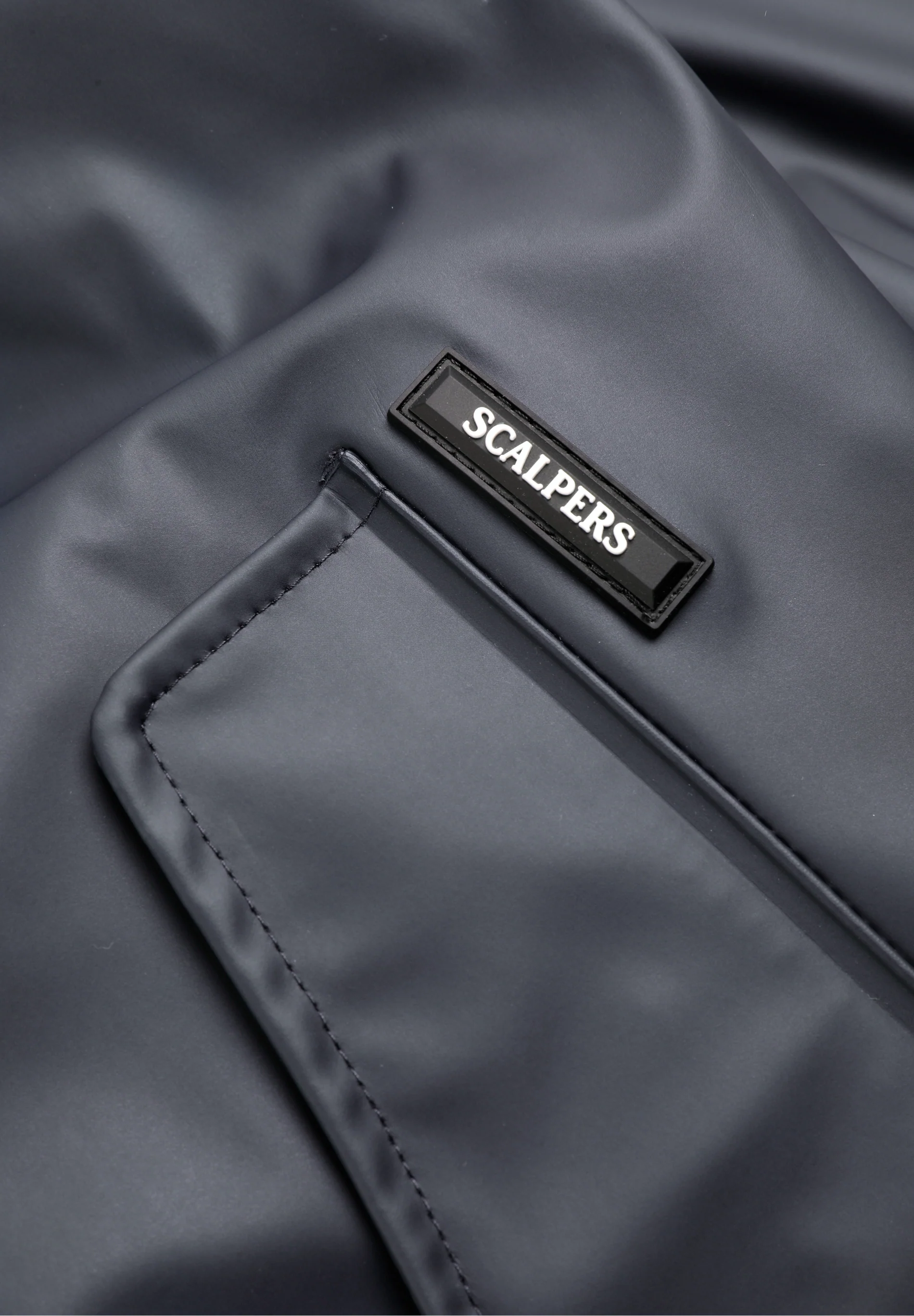 CHAQUETA IMPERMEABLE LOGO