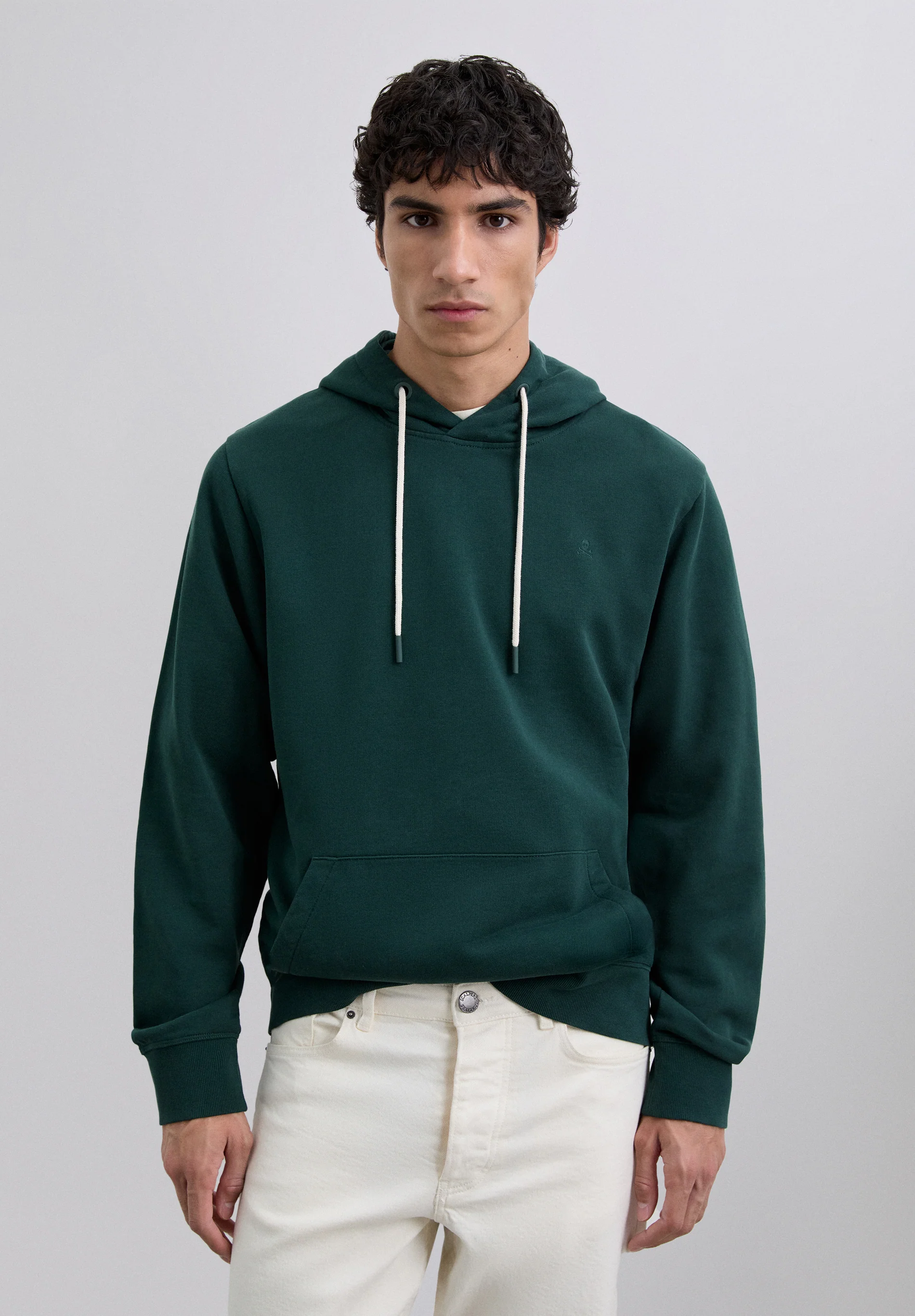 SUDADERA CAPUCHA BÁSICA BORDADA