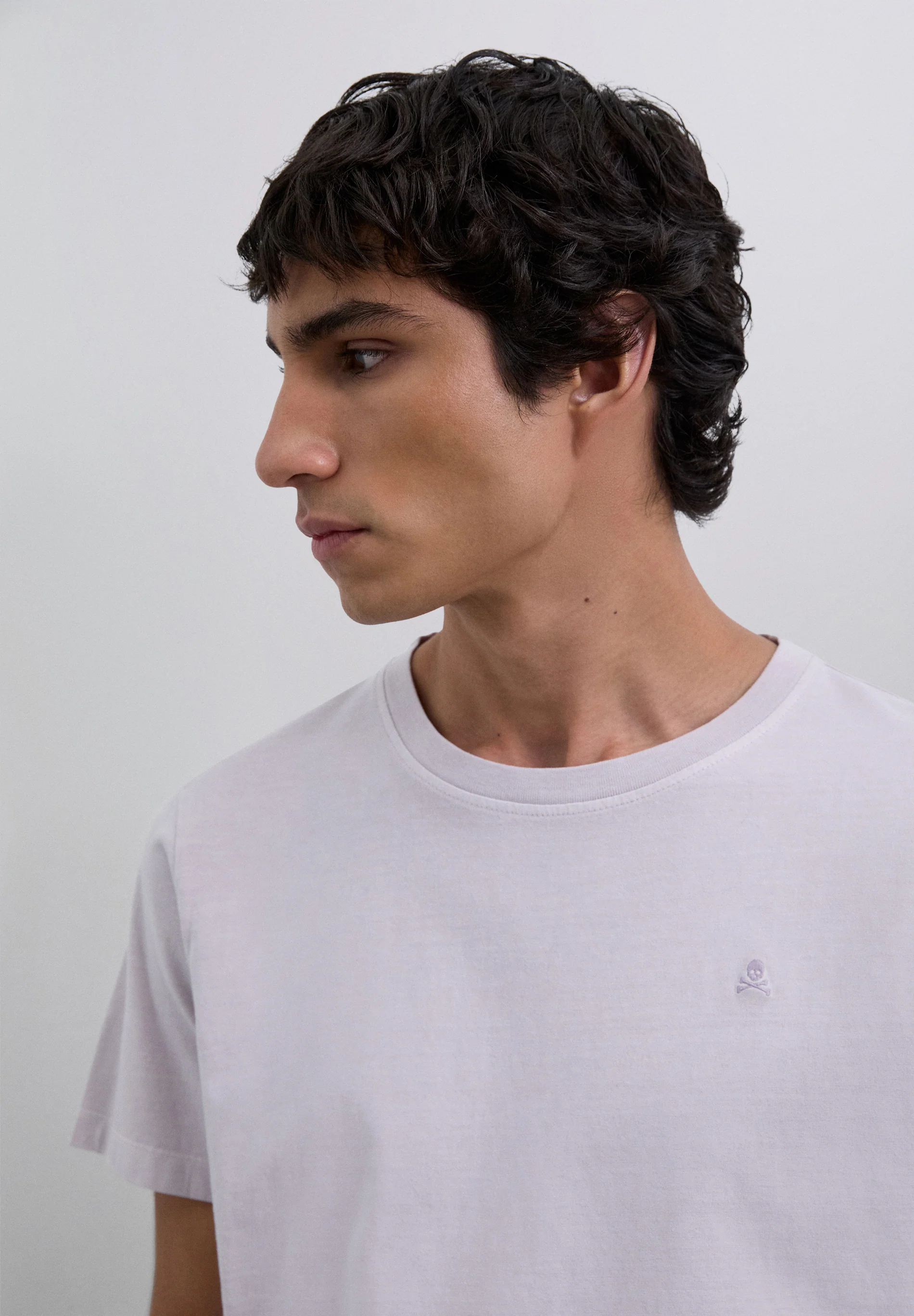 CAMISETA CALAVERA BORDADA TONO