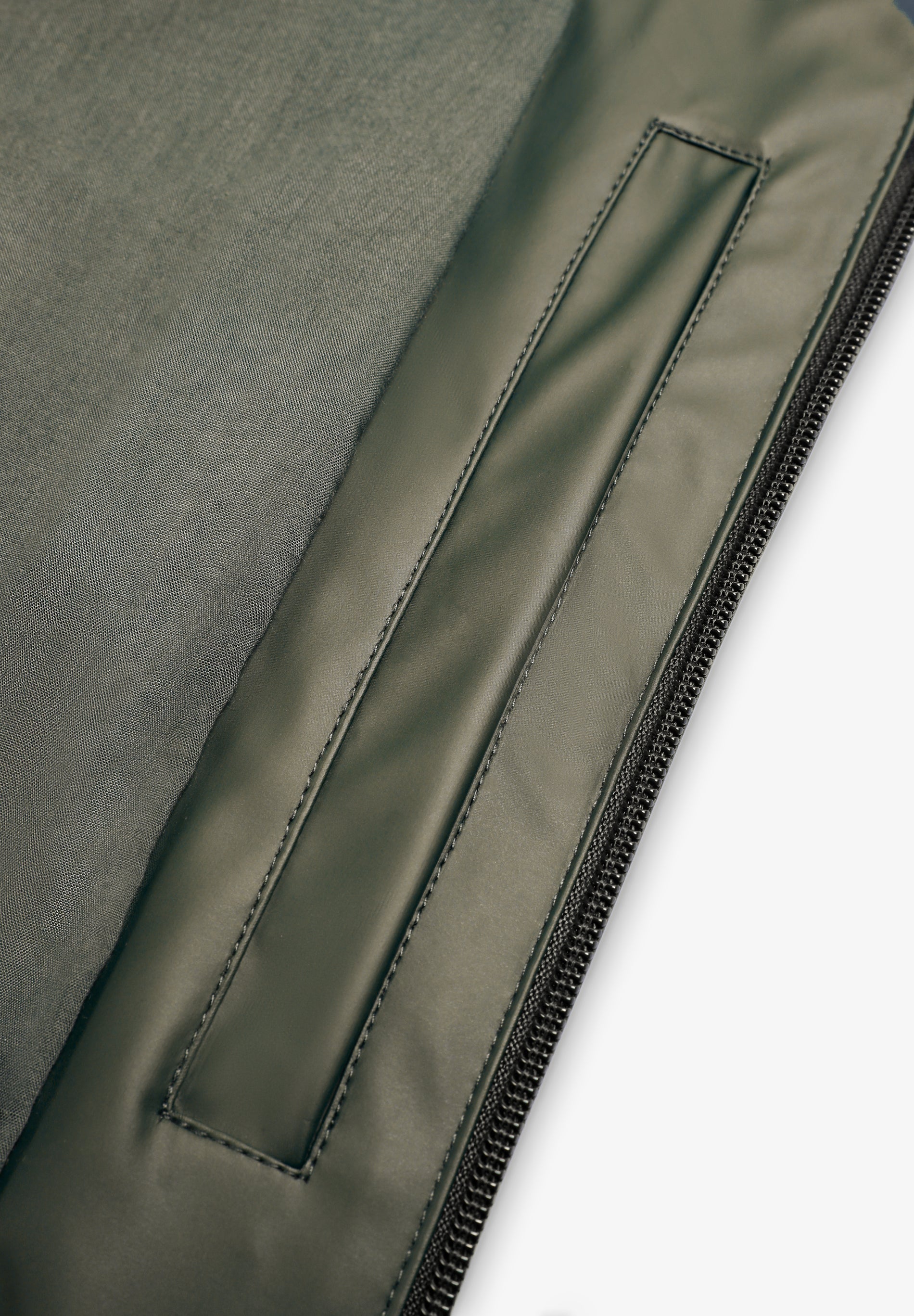 CHAQUETA IMPERMEABLE LOGO