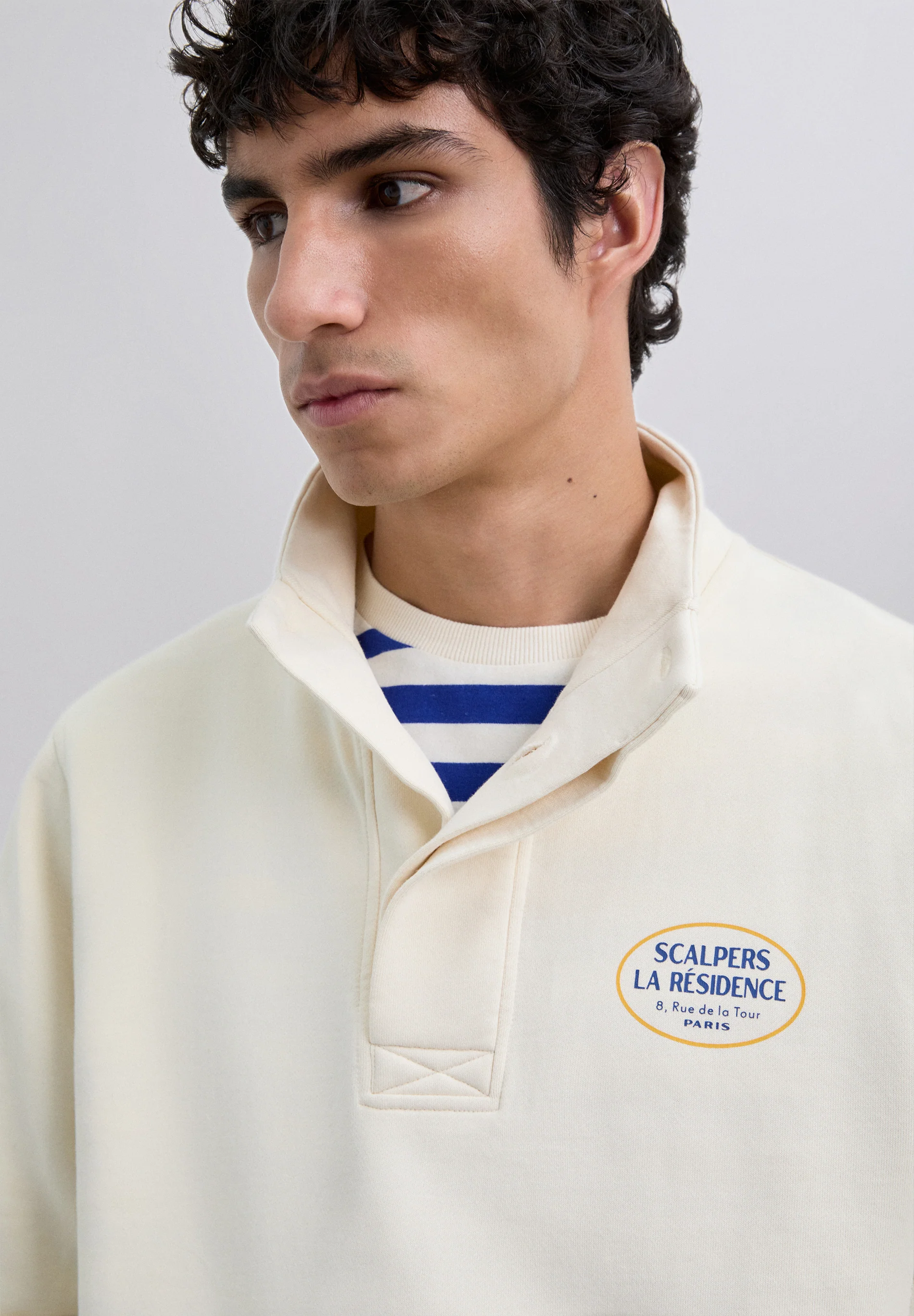 SUDADERA CUELLO ALTO LOGO
