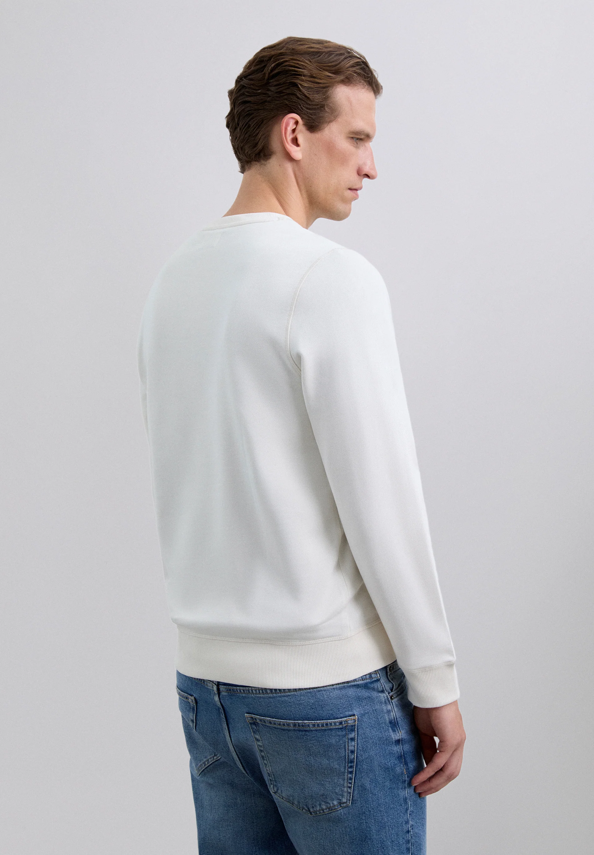 SUDADERA BÁSICA BORDADA CONTRASTE