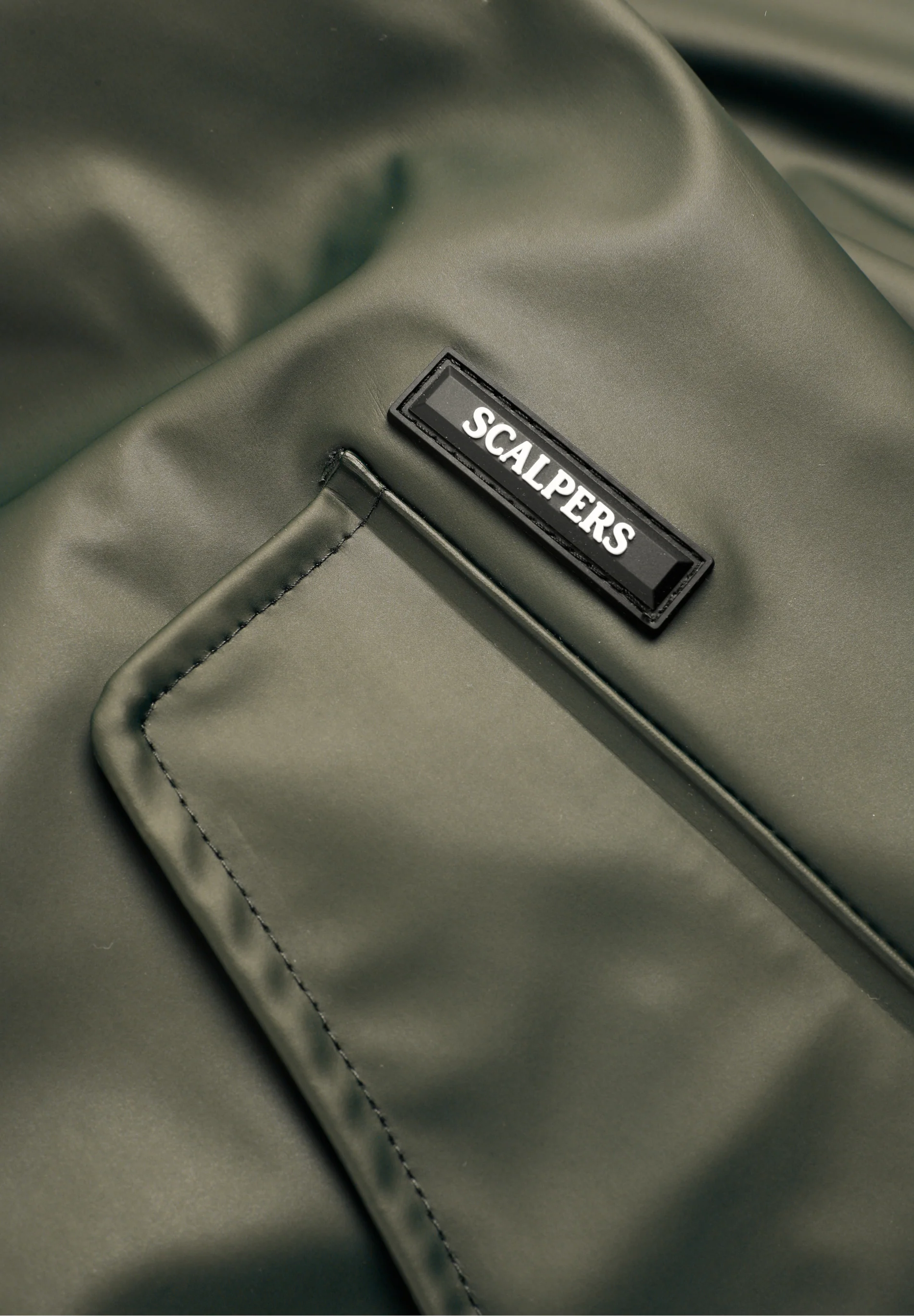 CHAQUETA IMPERMEABLE LOGO