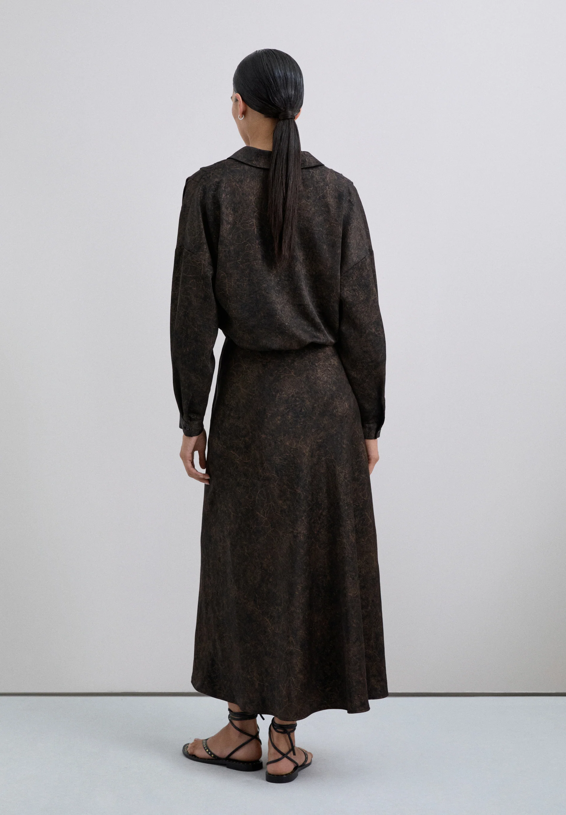 FALDA SATINADA EFECTO MÁRMOL