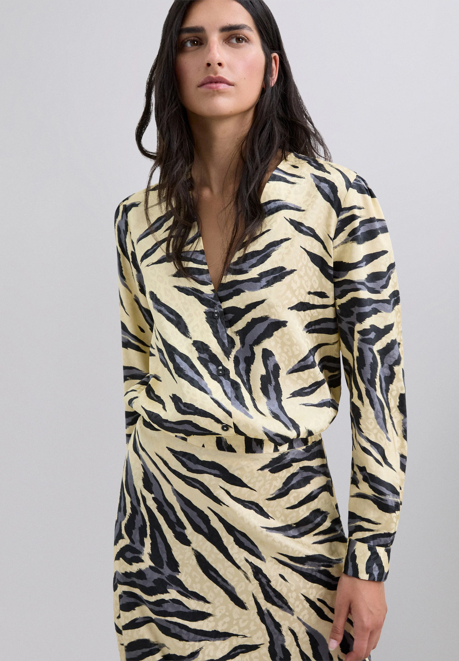 BLUSA SATINADA ANIMAL PRINT